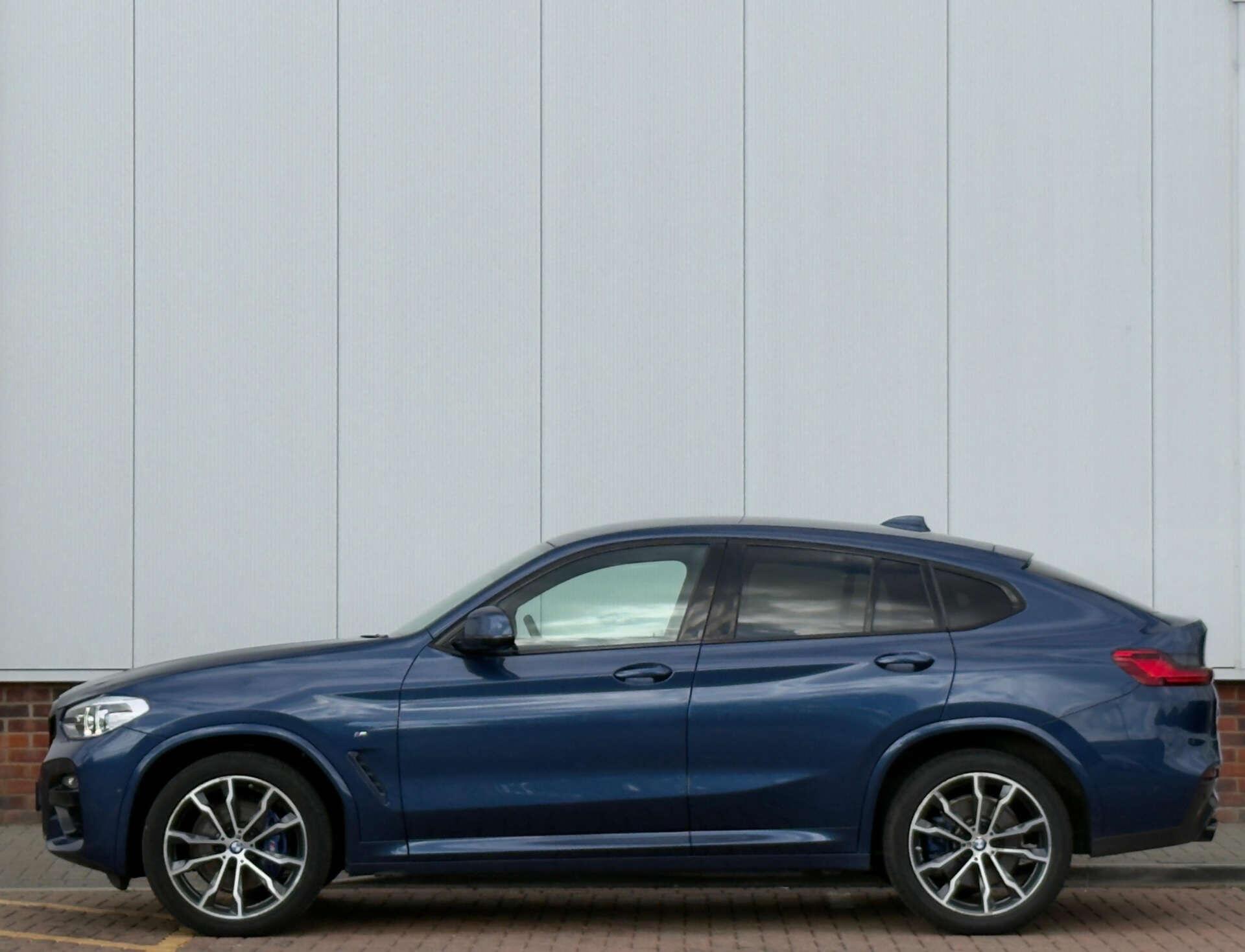BMW X4 view 10