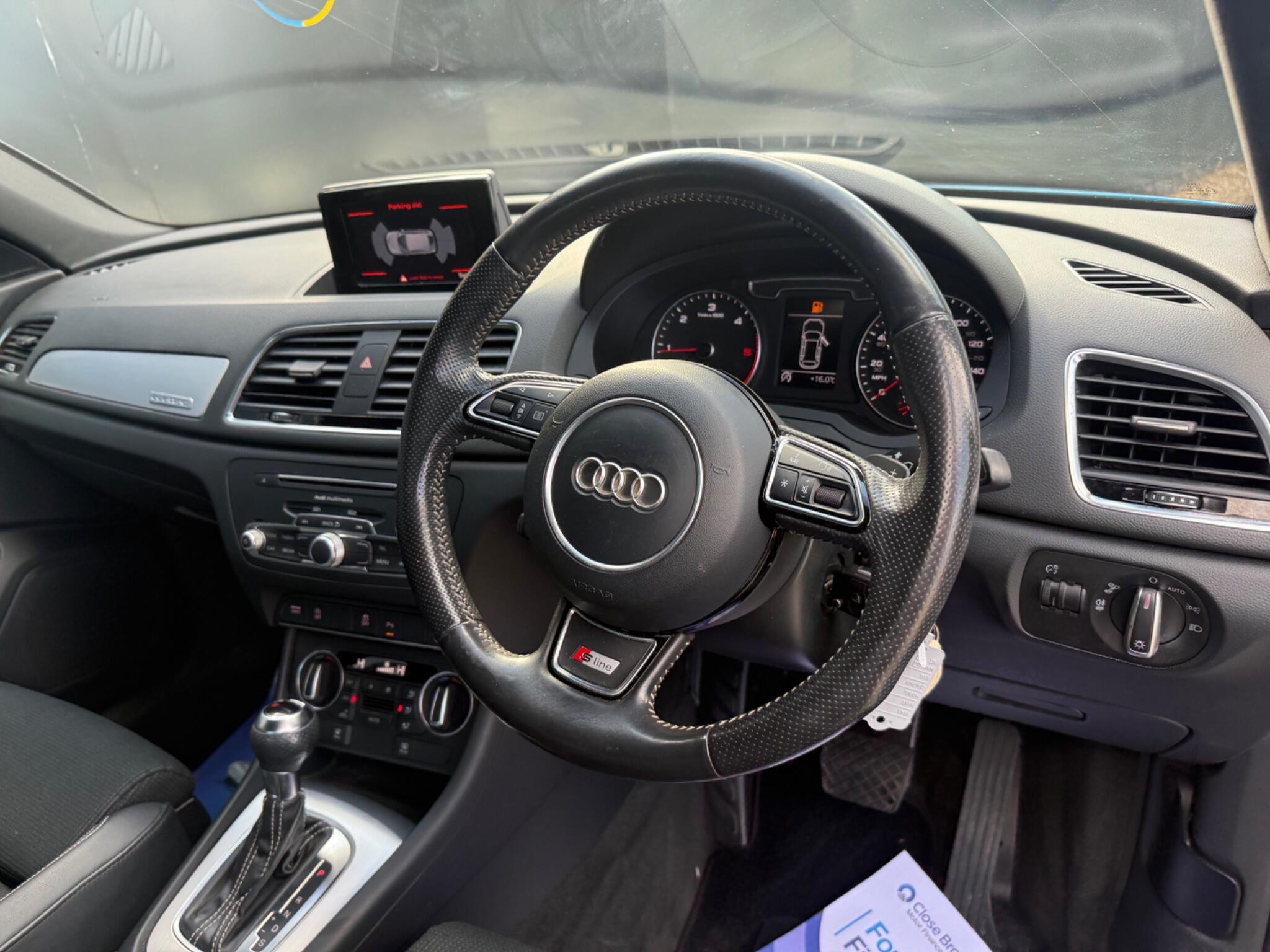 Audi Q3 view 14