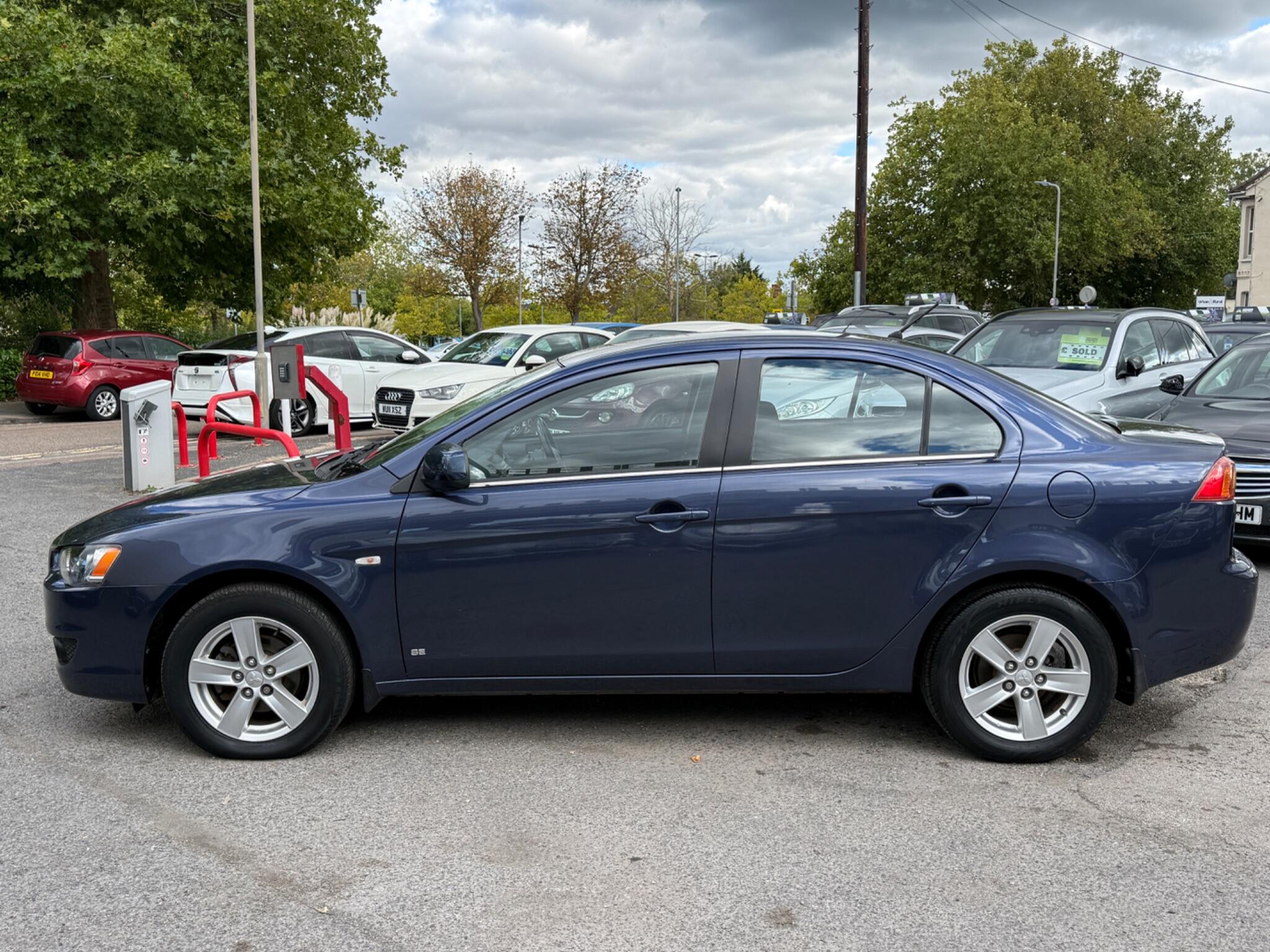 Mitsubishi Lancer - Image 10