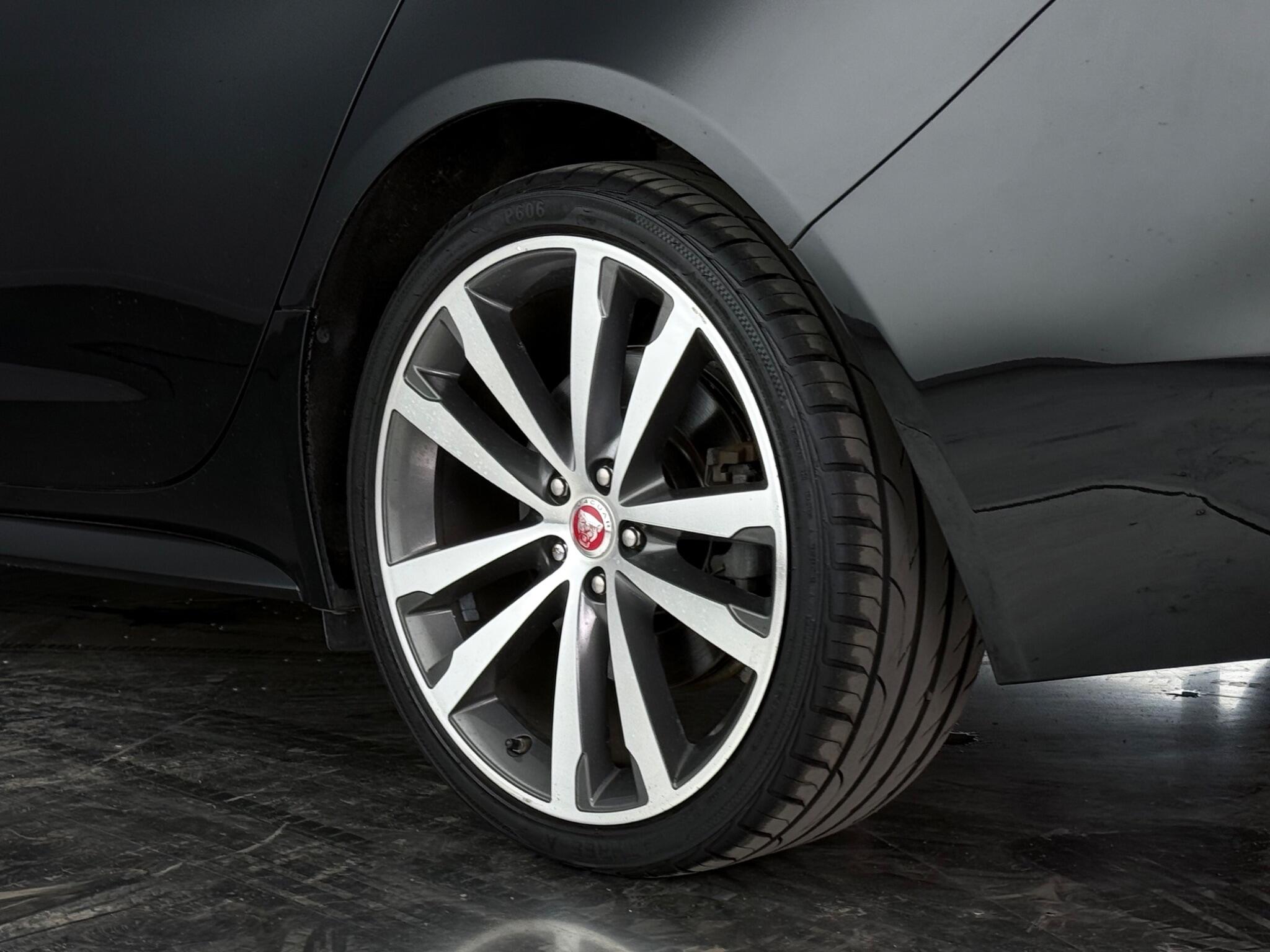 Jaguar XF view 8