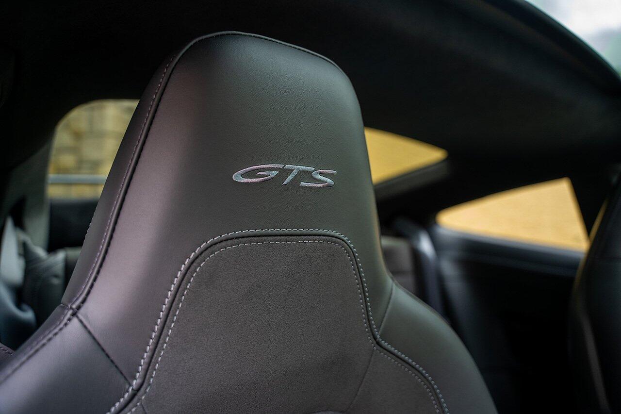 Porsche 911 view 50