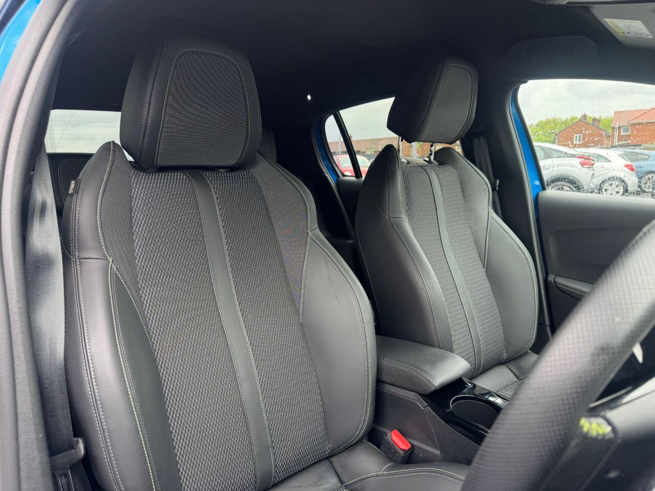 Peugeot 208 view 18