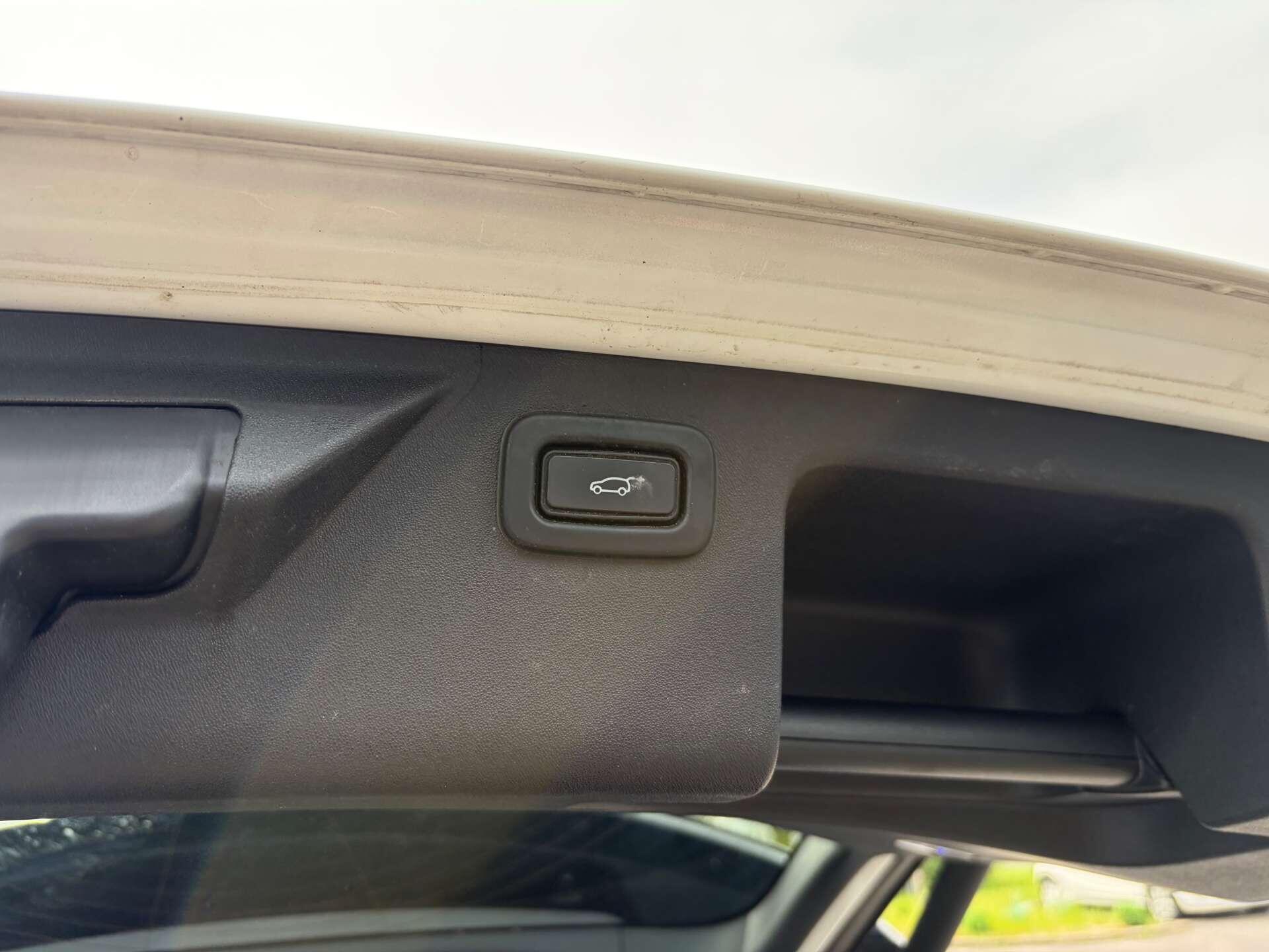Land Rover Discovery Sport view 26
