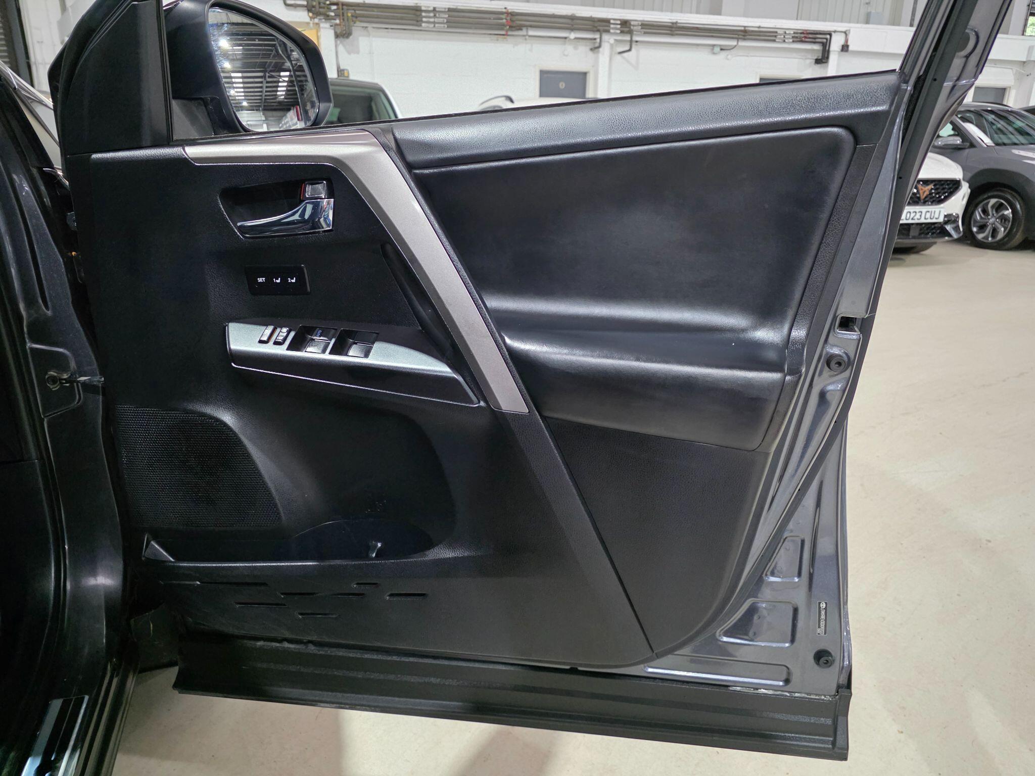 Toyota Rav4 view 12