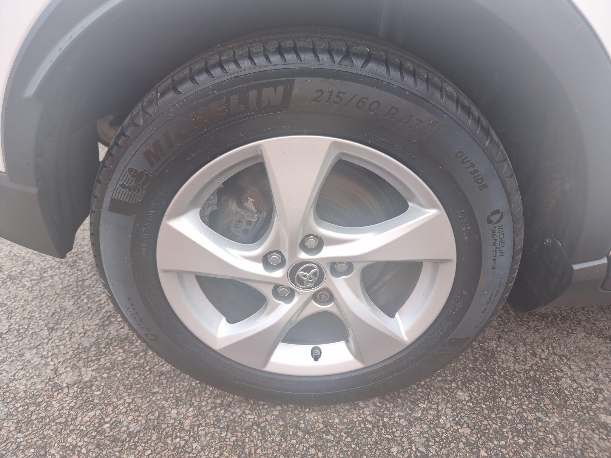Toyota C-HR view 12