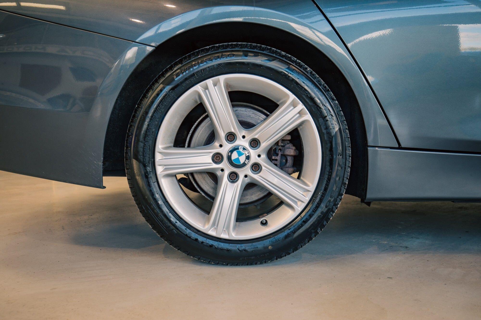 BMW 3 Series view 7
