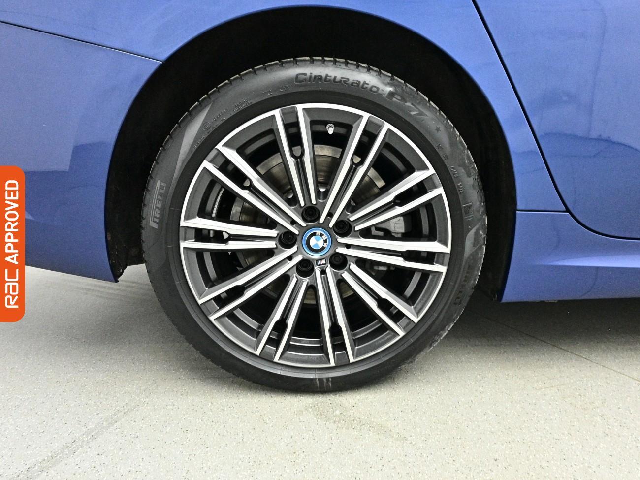 BMW 3 Series view 27