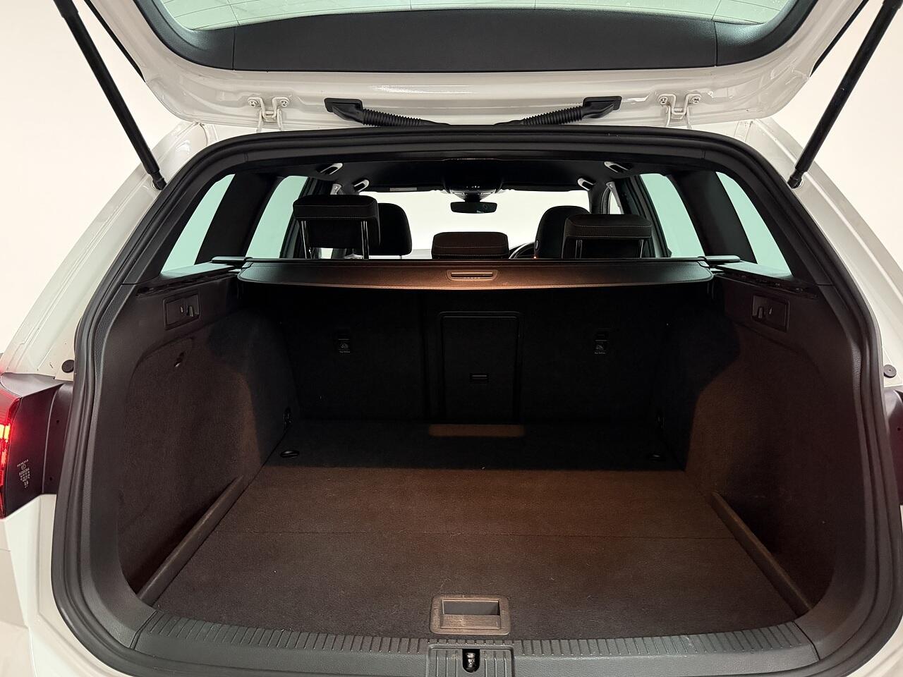 Volkswagen Golf view 20