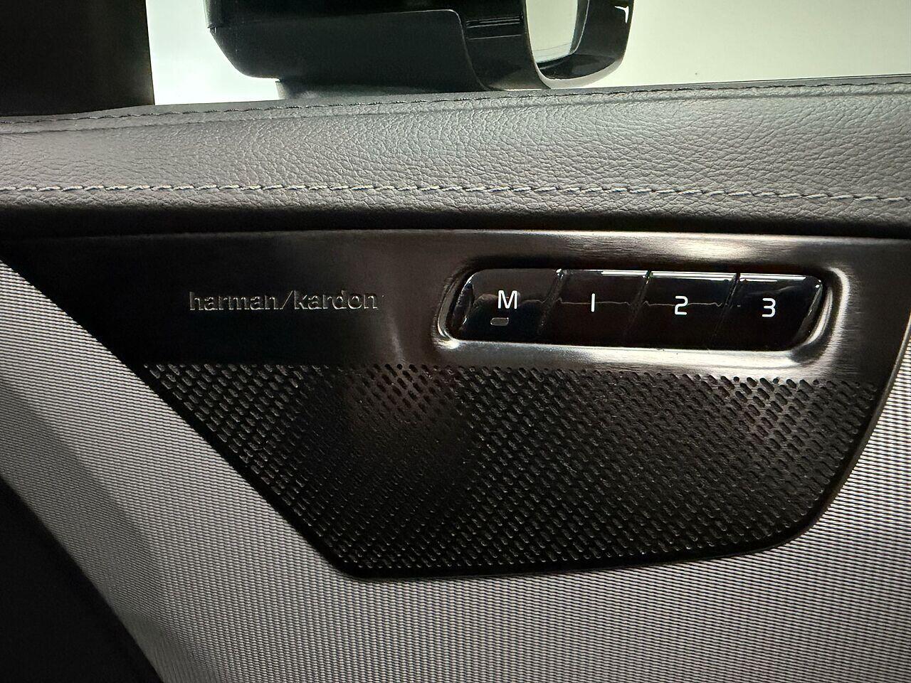 Volvo XC90 view 24