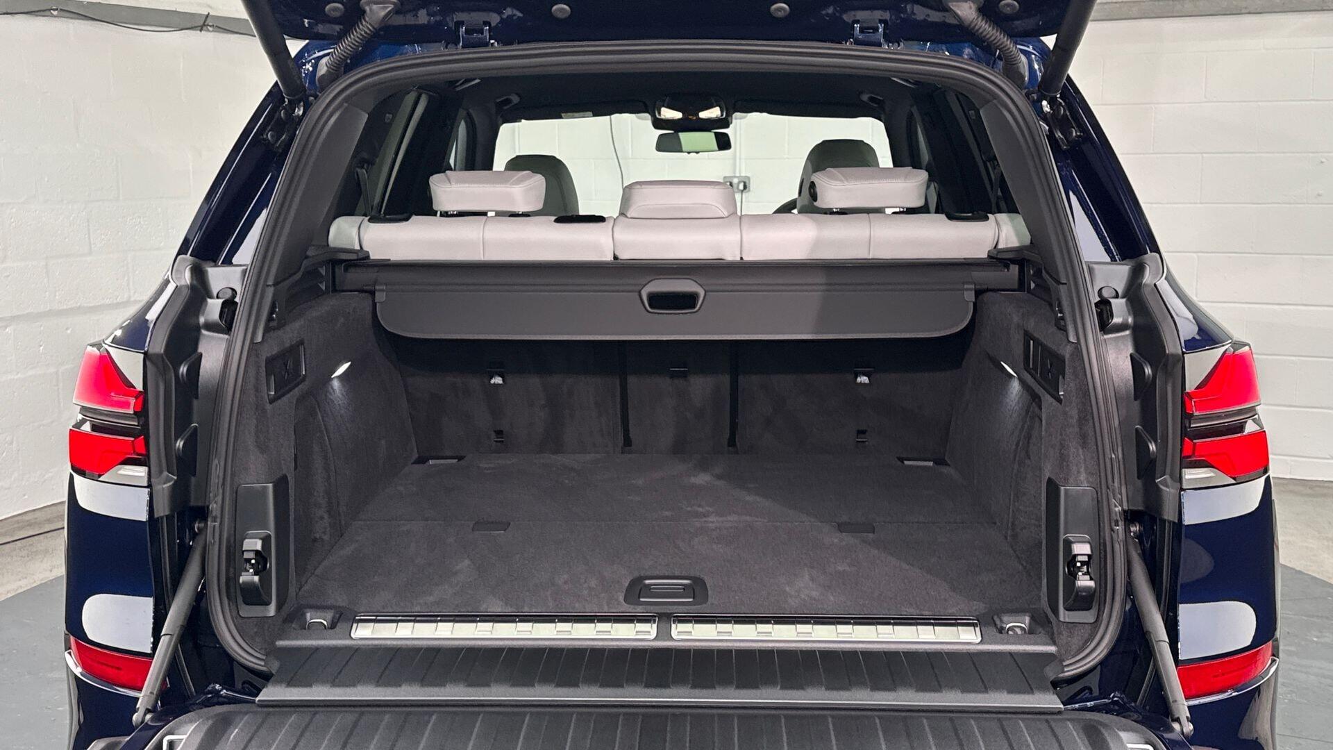 BMW X5 view 13