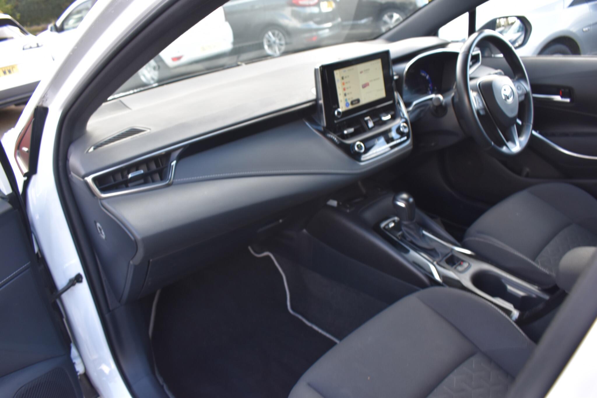 Corolla - 1.8 VVT-h Icon Tech Touring Sports CVT Euro 6 (s/s) 5dr - Image 19