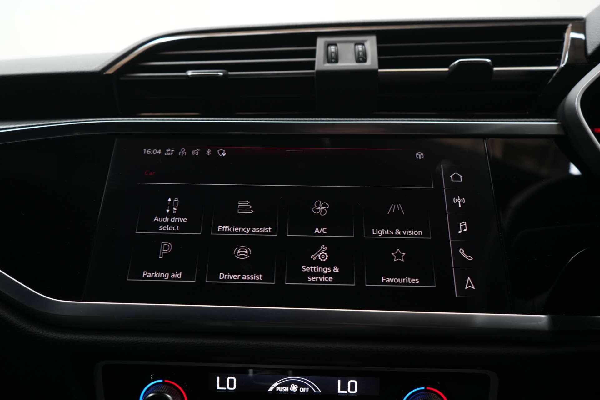 Audi Q3 view 30