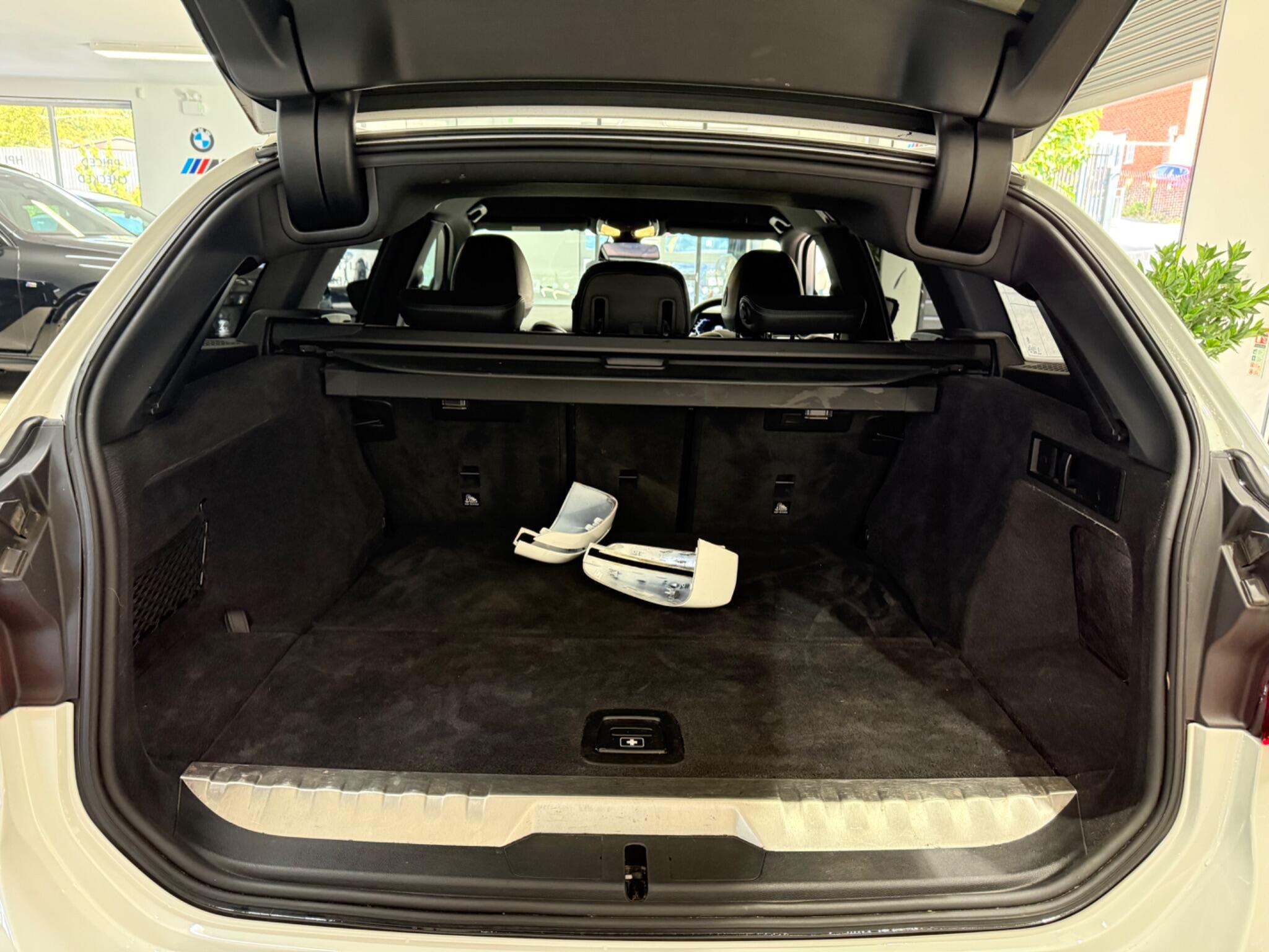 BMW 3 Series view 31