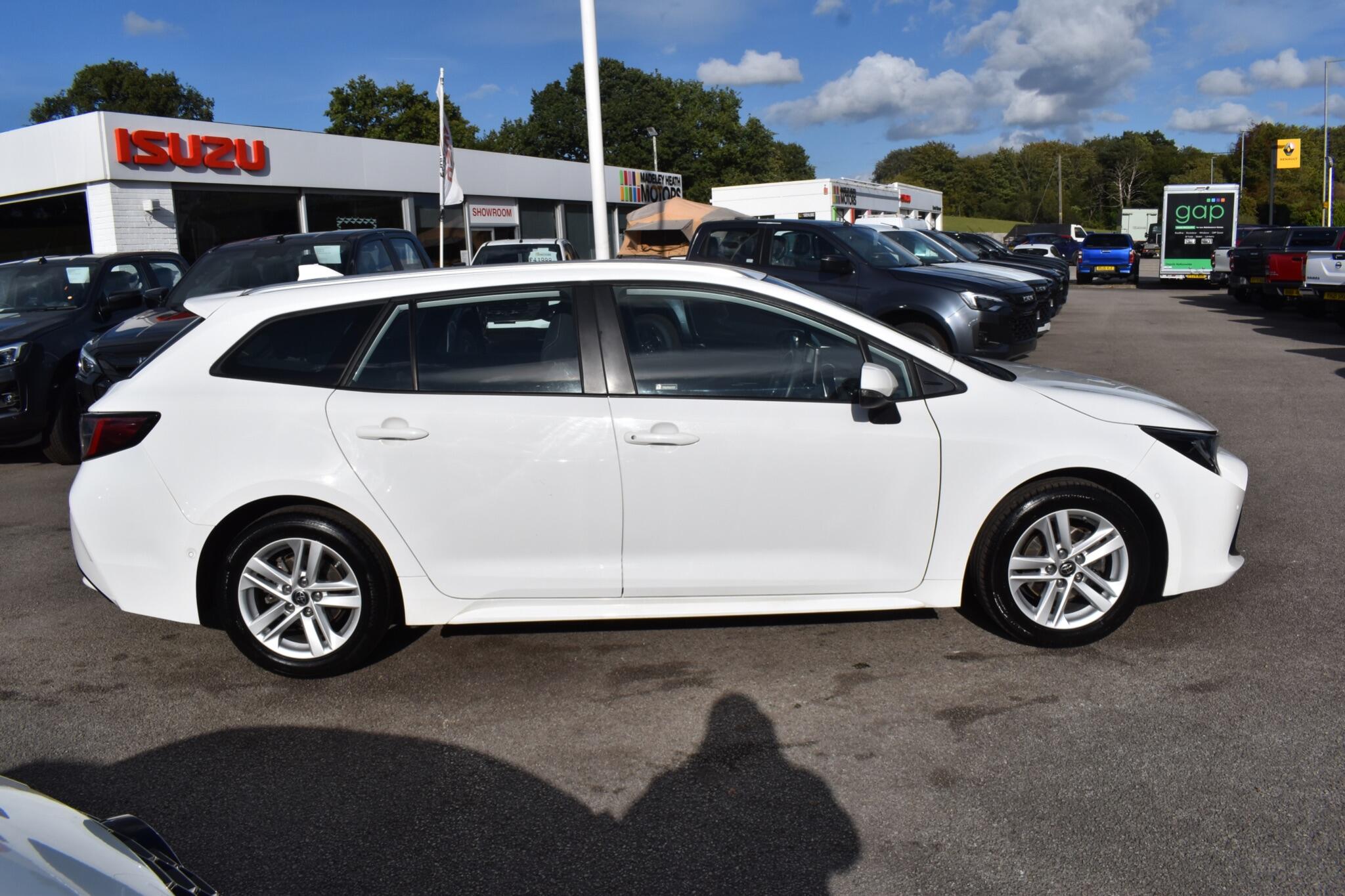 Corolla - 1.8 VVT-h Icon Tech Touring Sports CVT Euro 6 (s/s) 5dr - Image 9