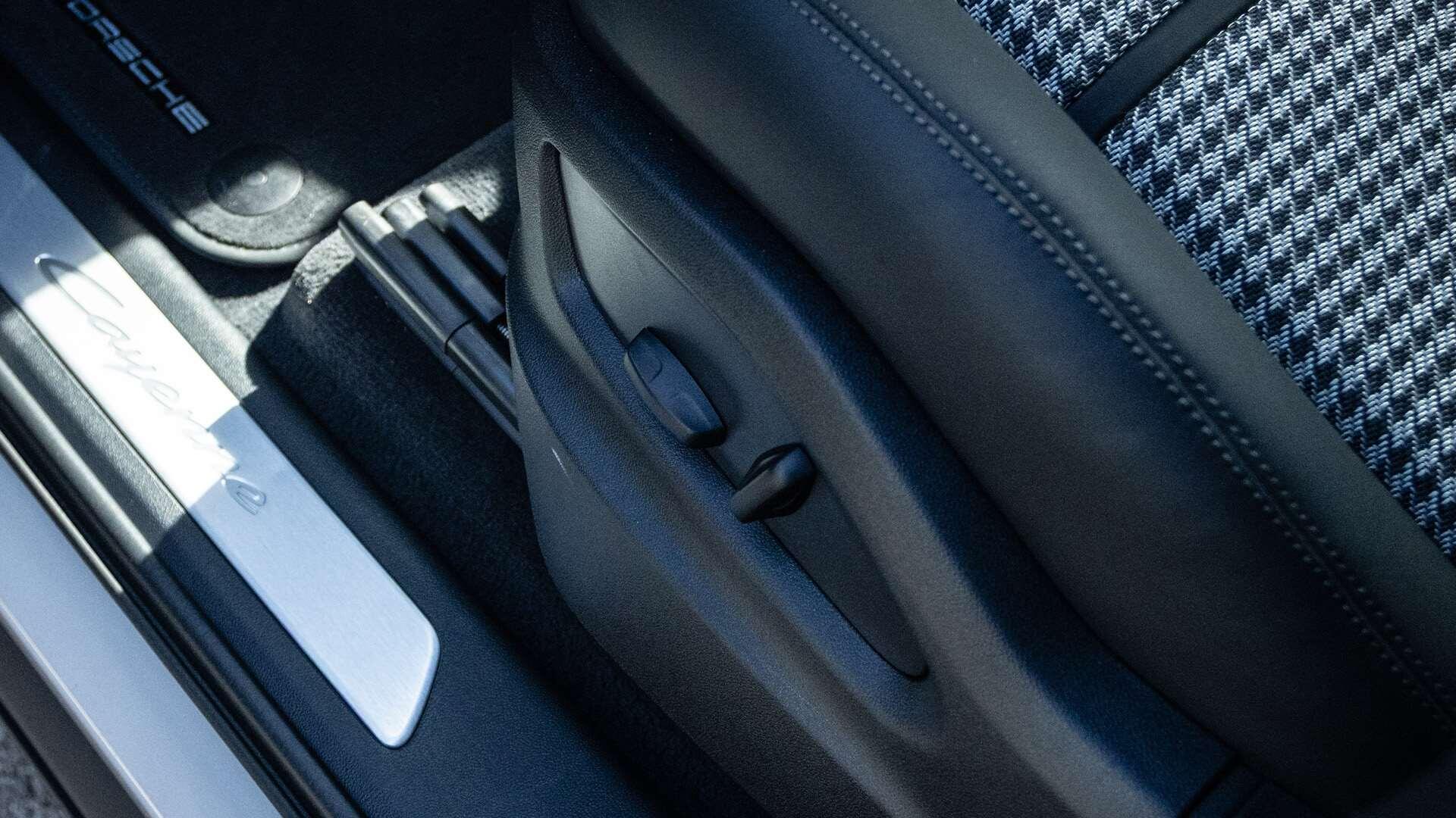 Porsche Cayenne view 16