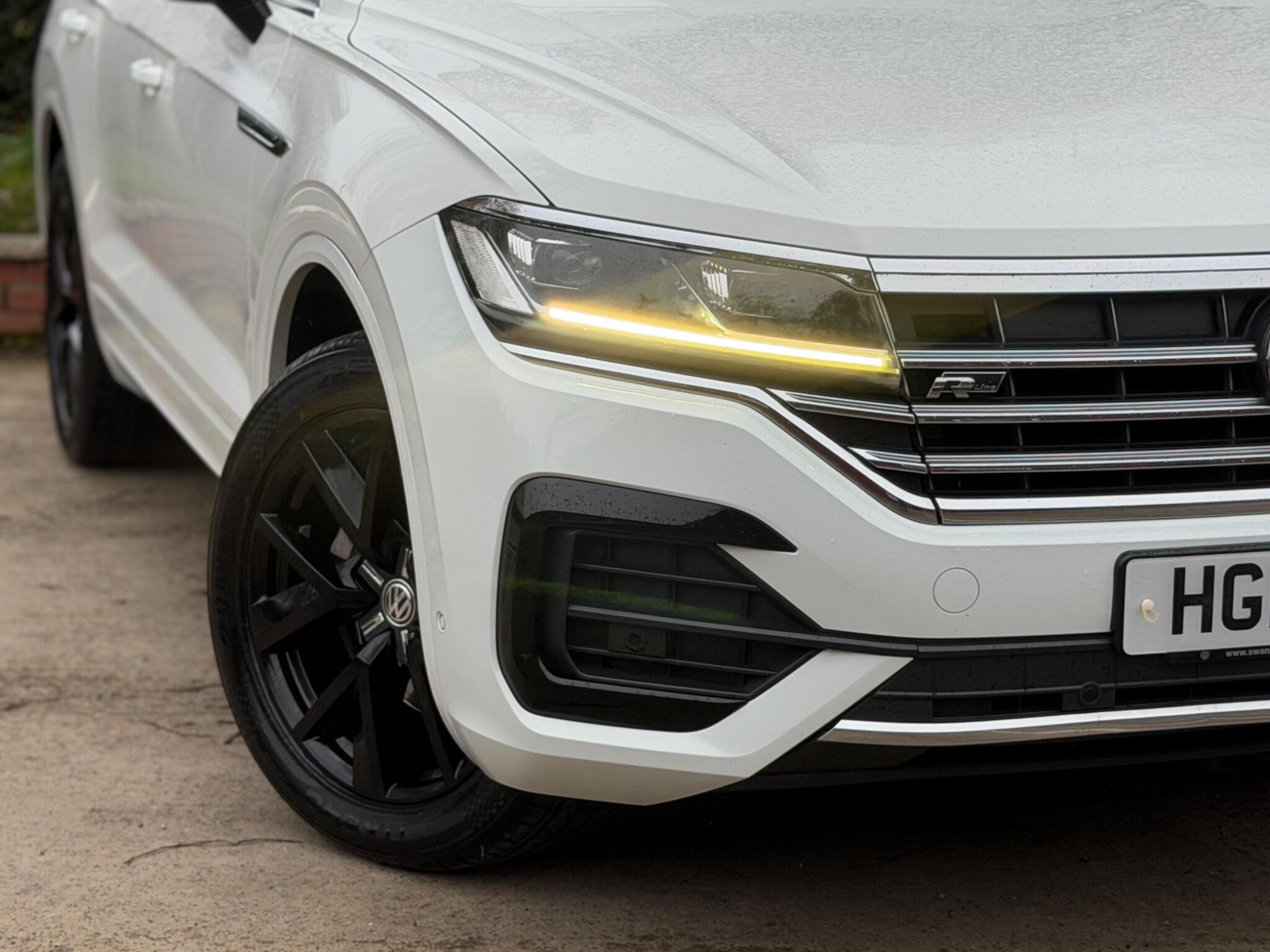 Volkswagen Touareg view 10