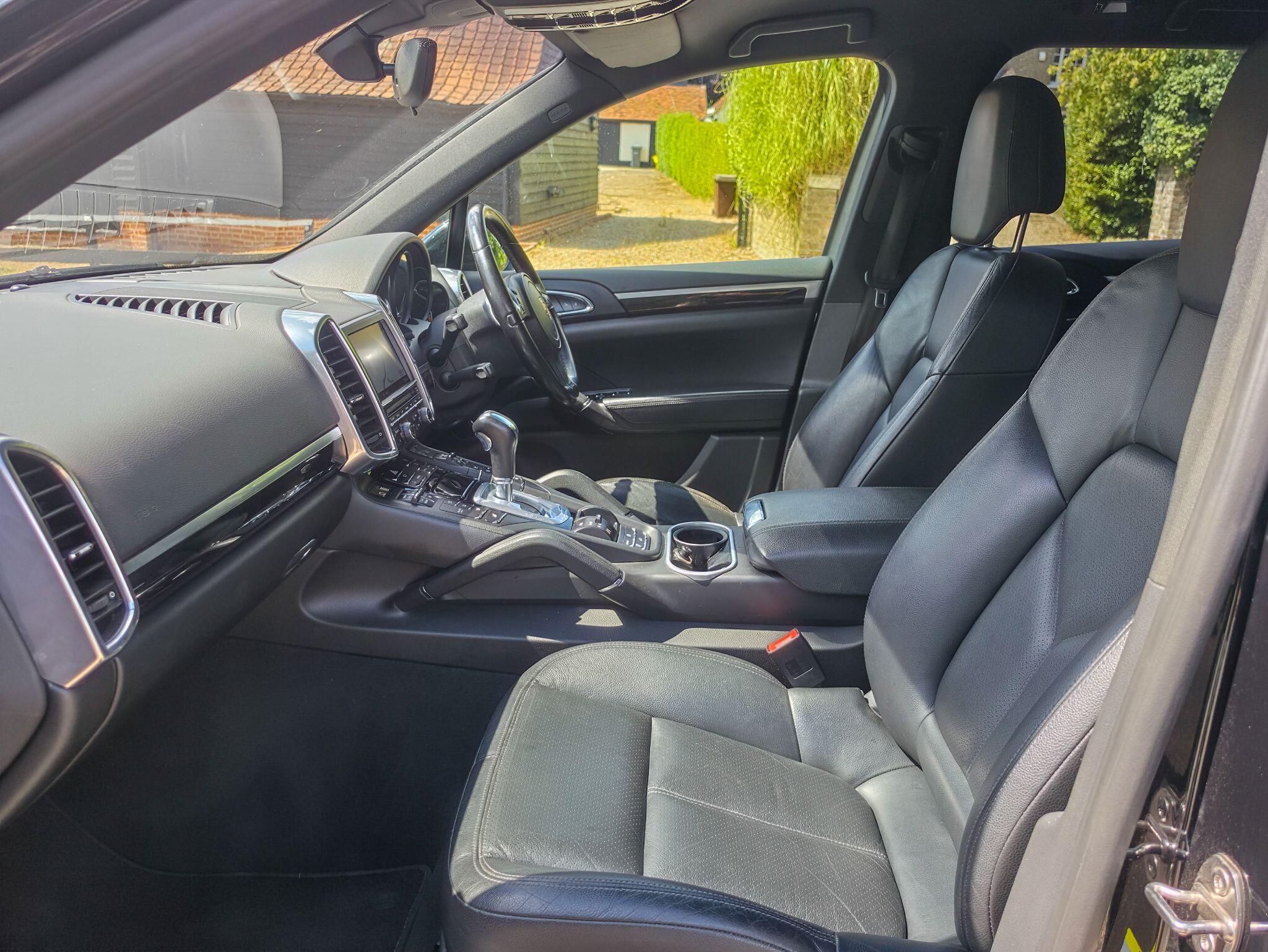 Porsche Cayenne view 3