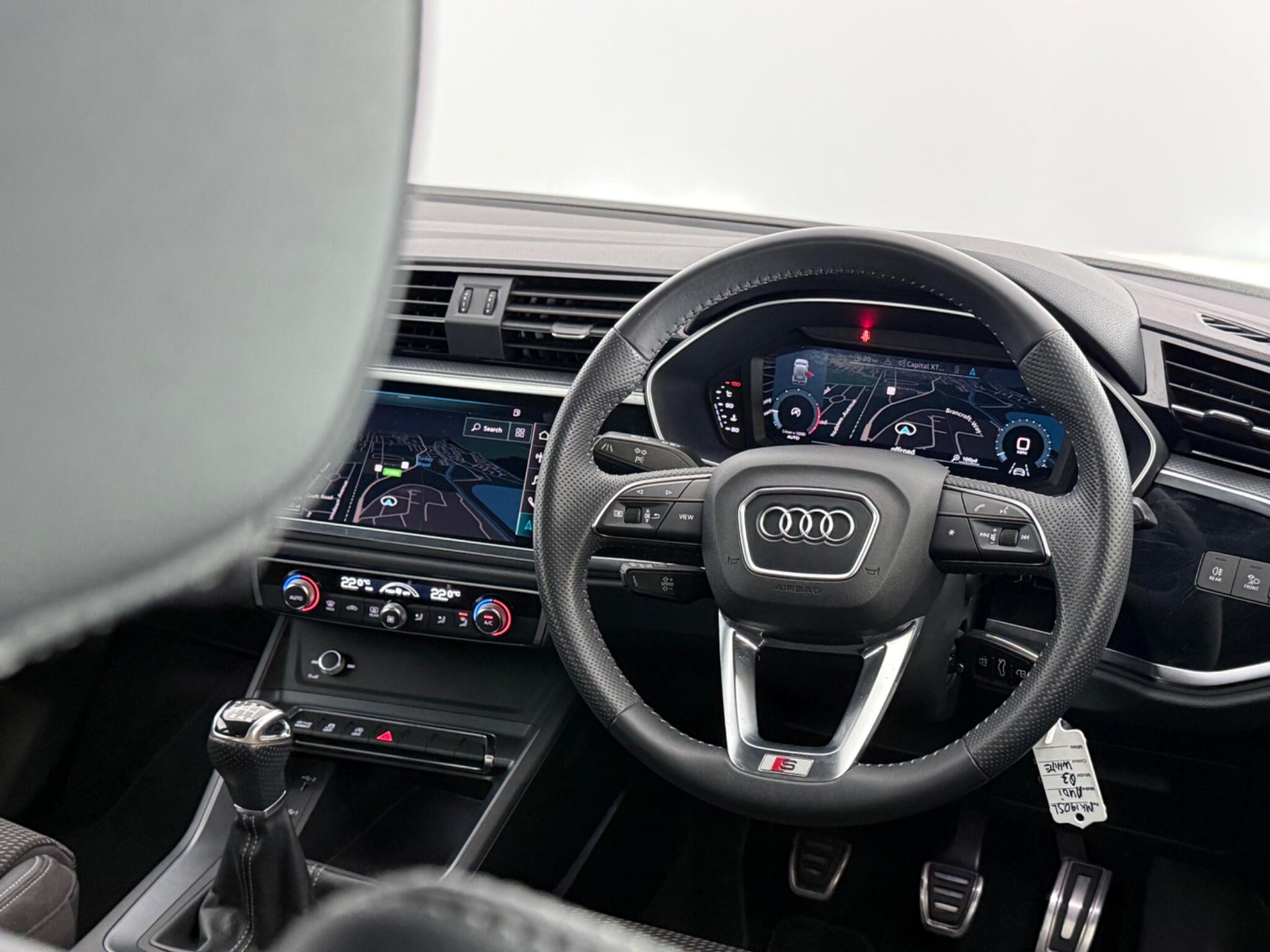 Audi Q3 view 26