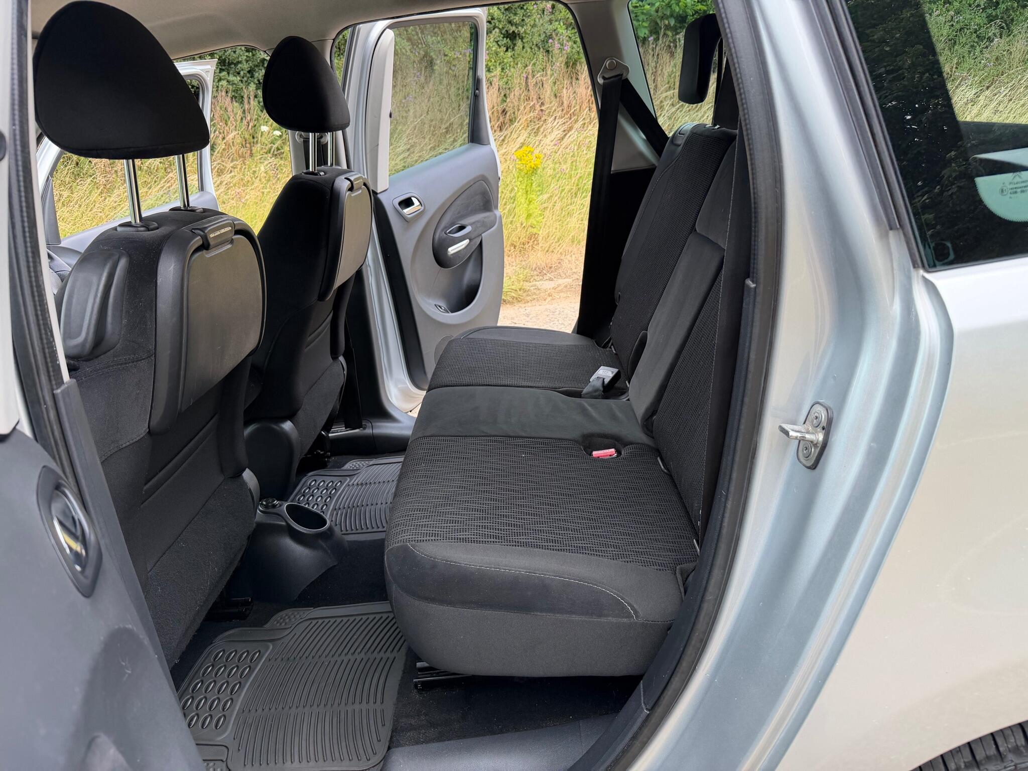 Citroen C3 Picasso view 9
