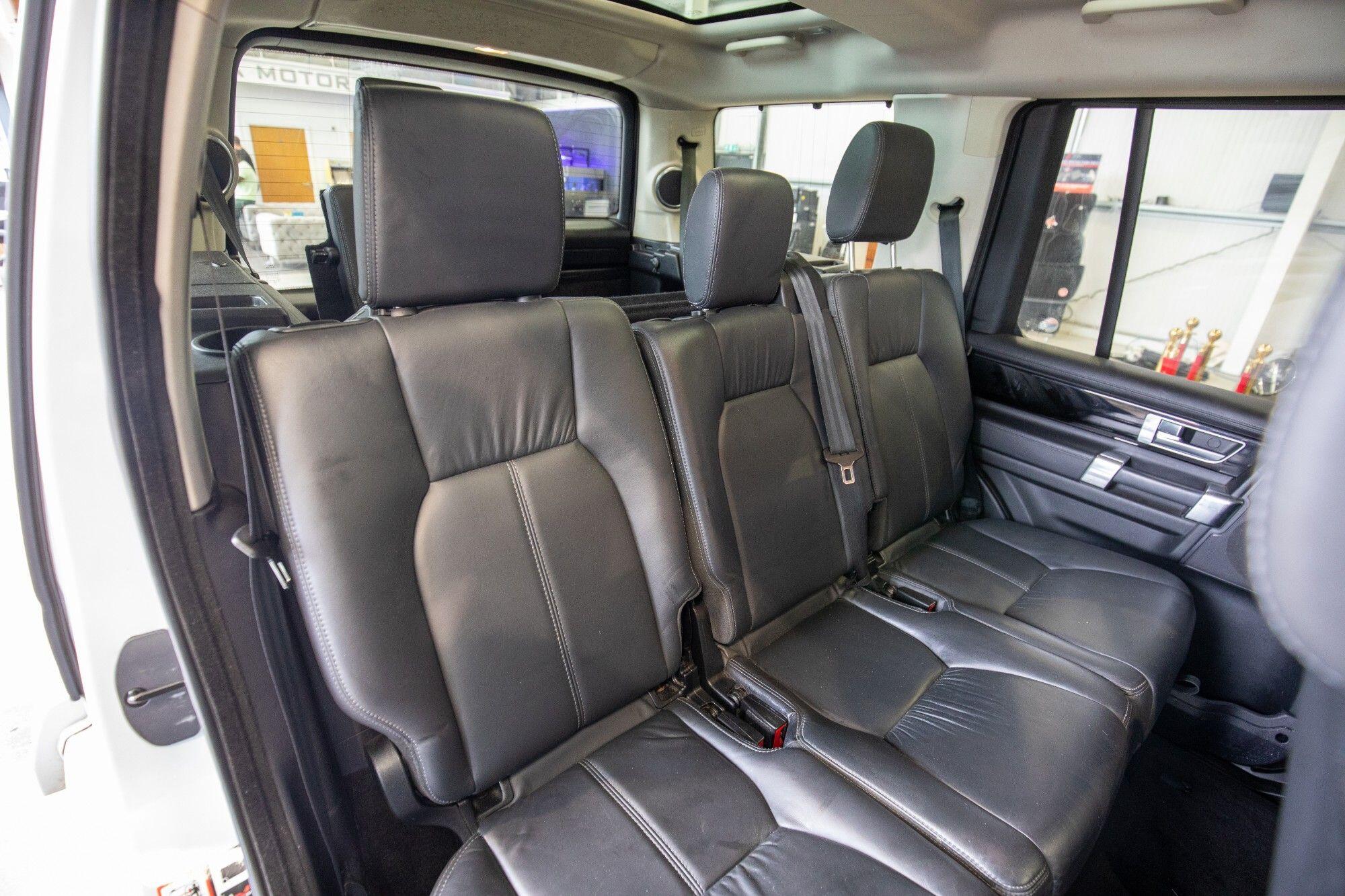 Land Rover Discovery view 14