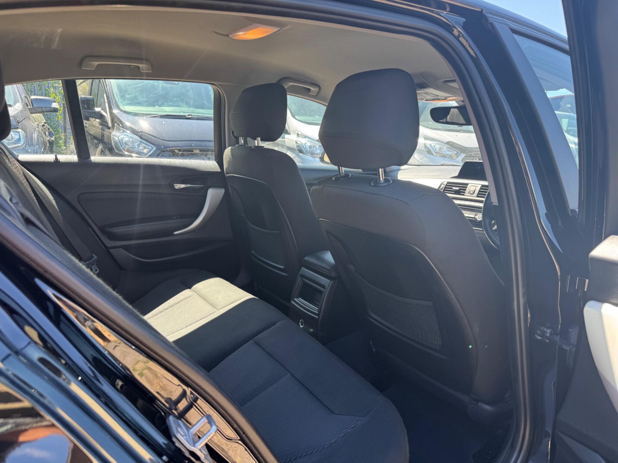 BMW 1 Series view 17