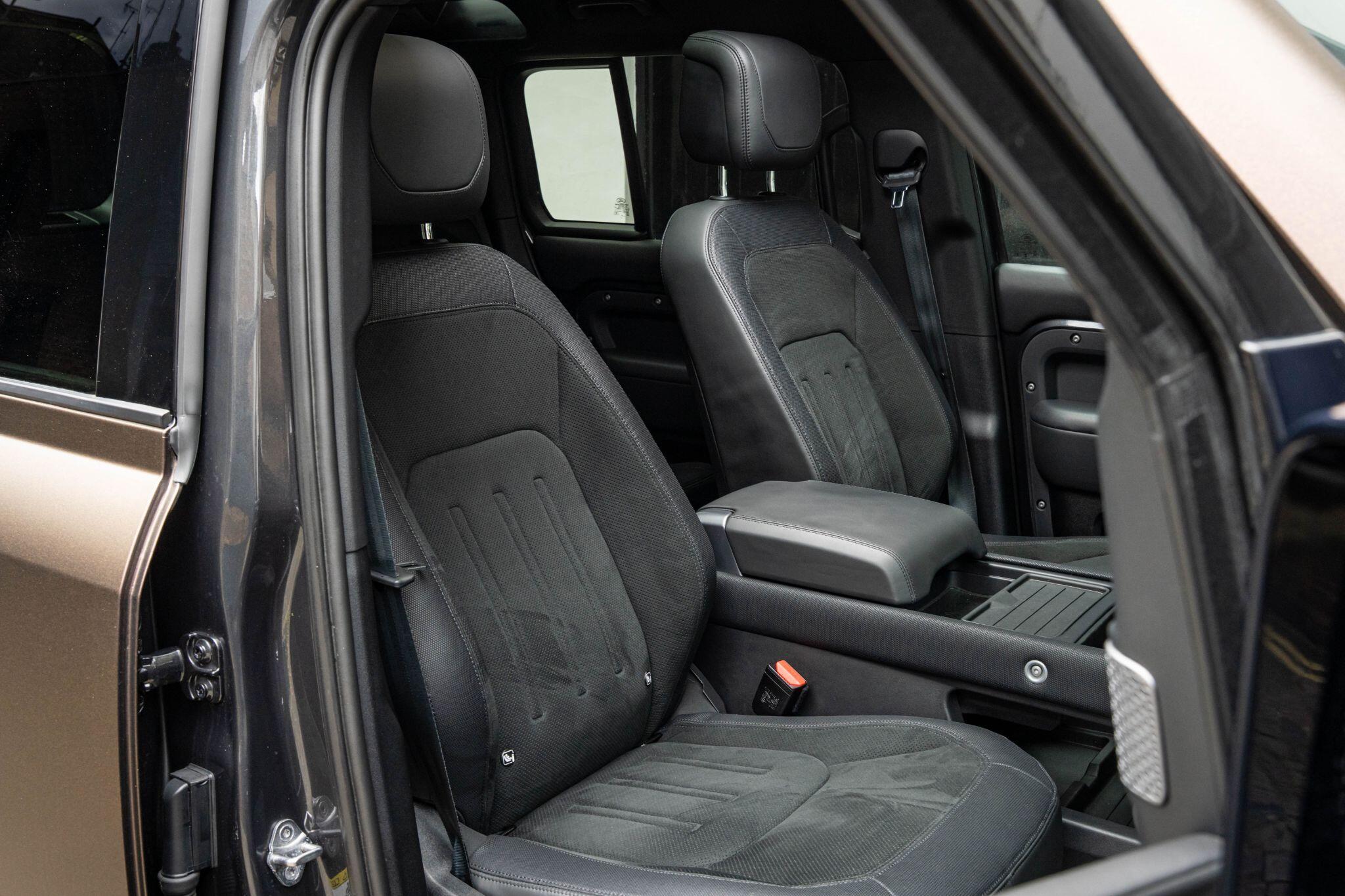 Land Rover Defender view 24
