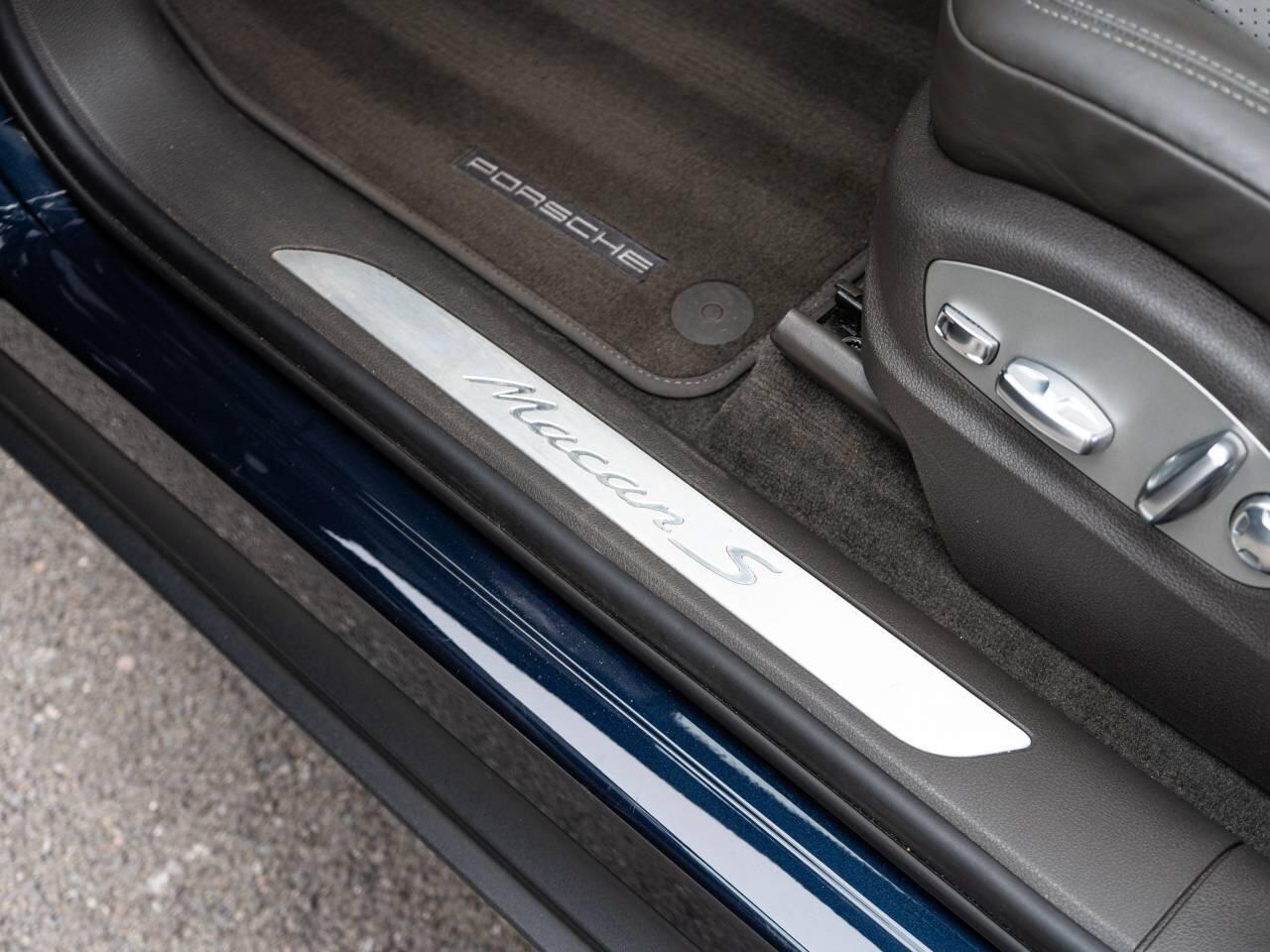 Porsche Macan view 28