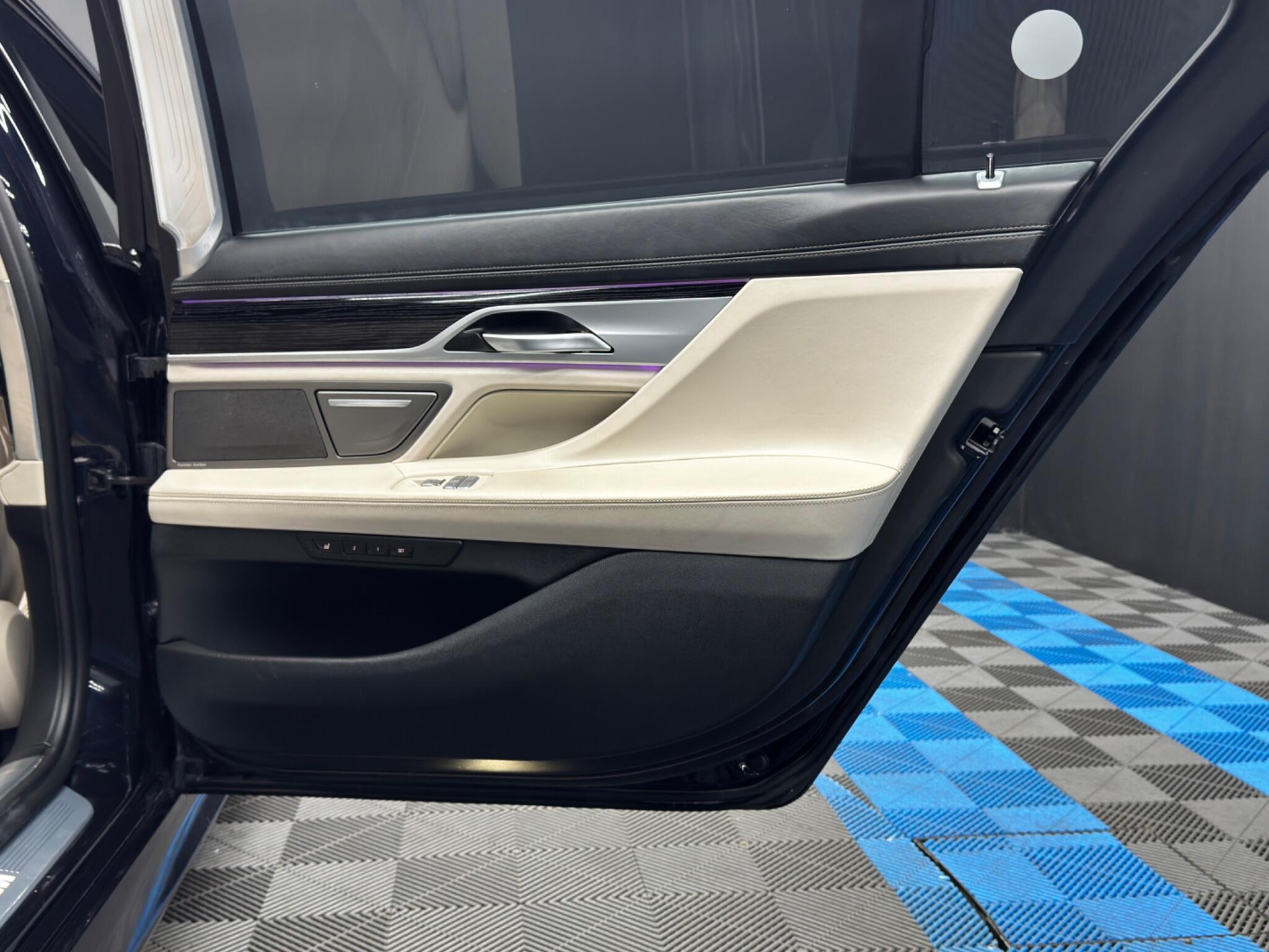 BMW 7 Series view 54