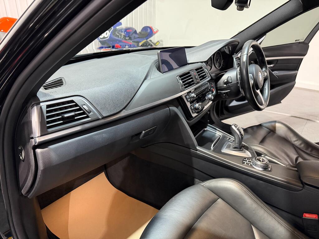 BMW 3 Series view 11