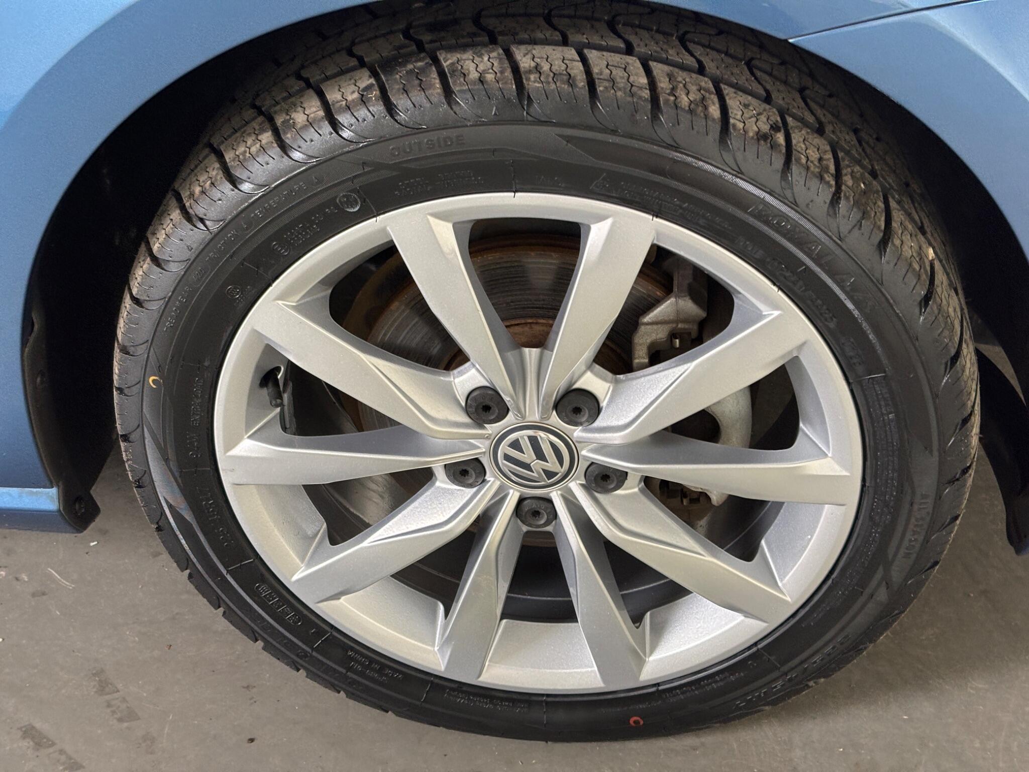 Volkswagen Golf view 62