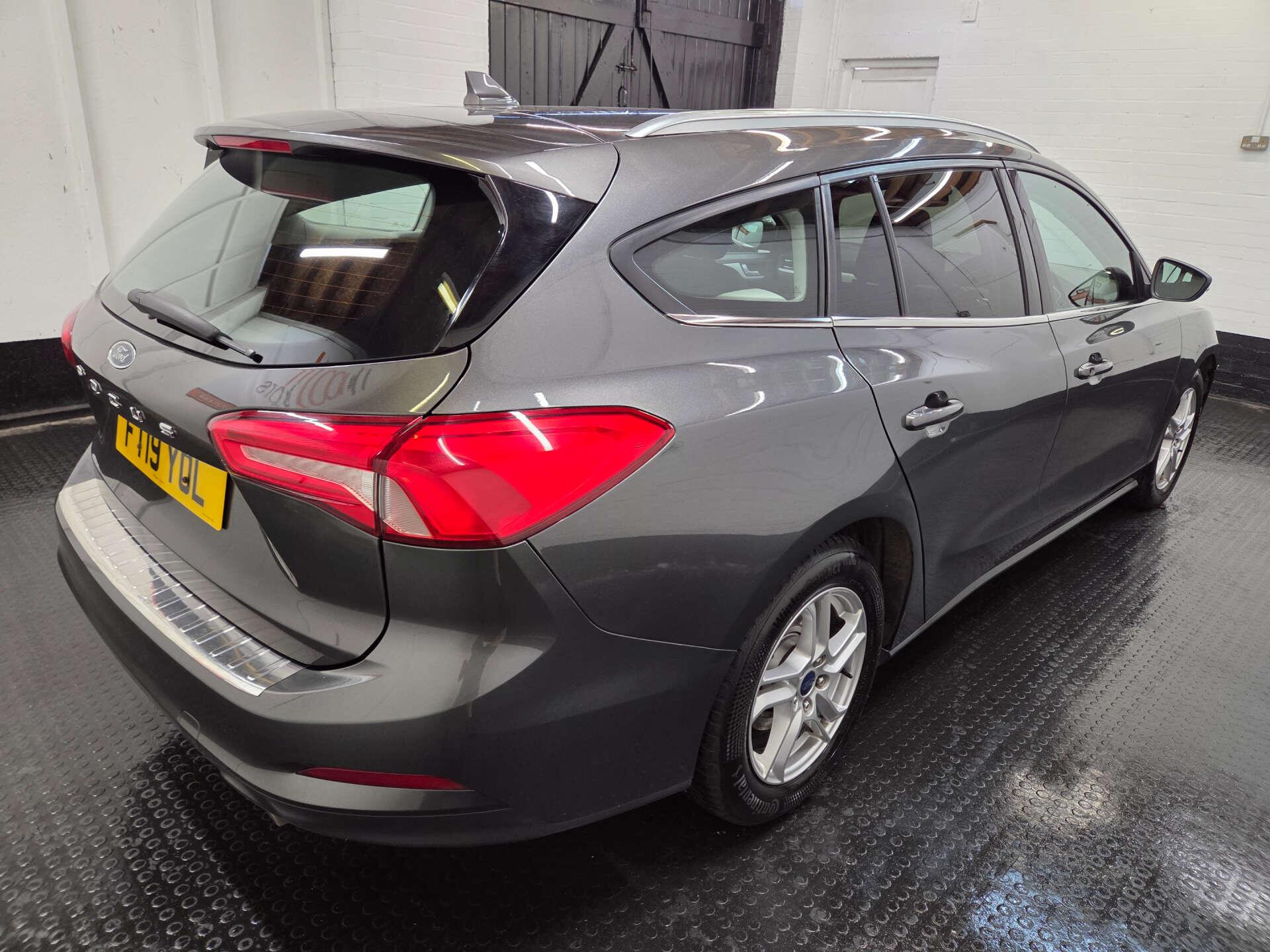 Ford Focus view 36