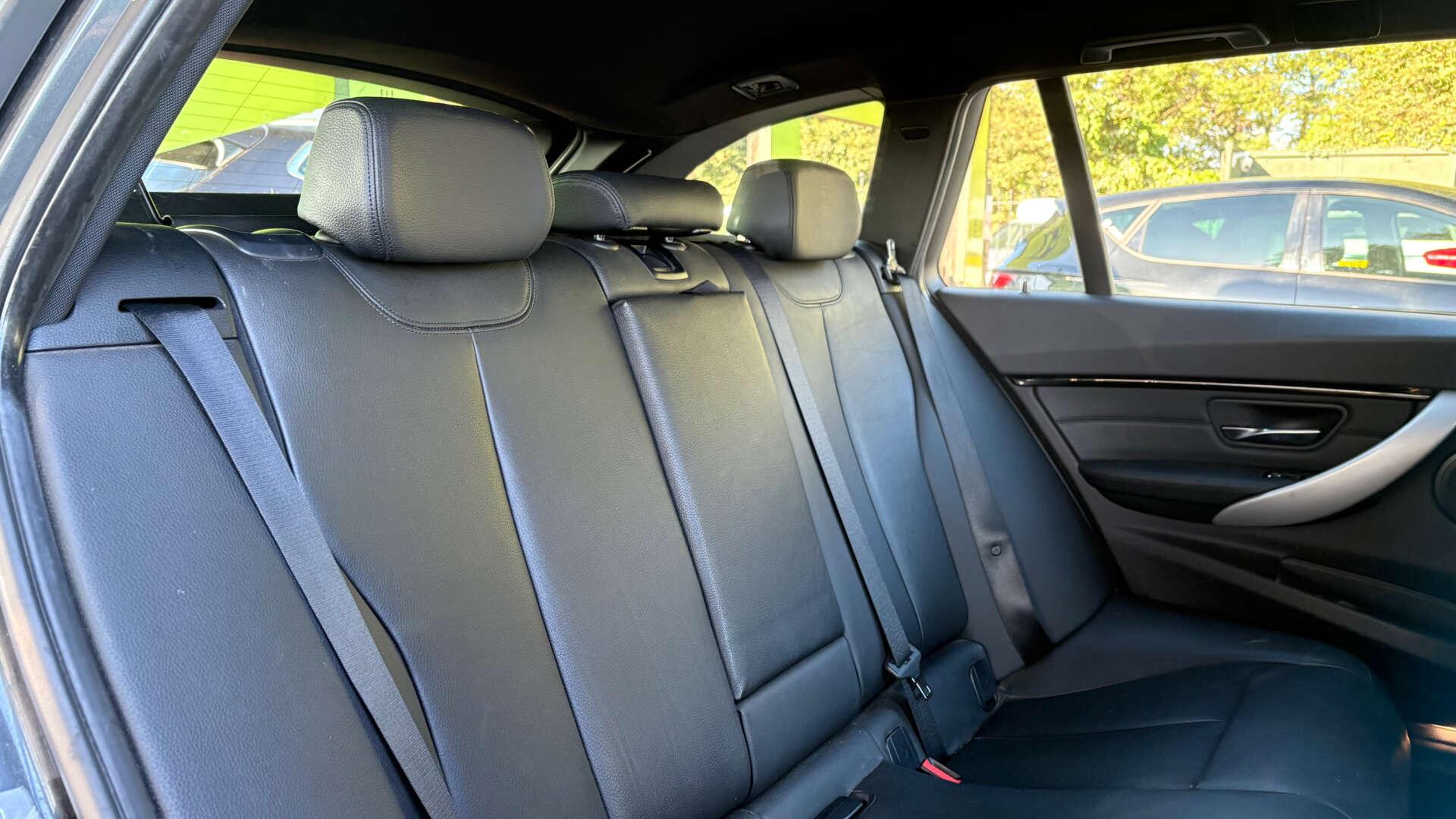 BMW 3 Series view 13