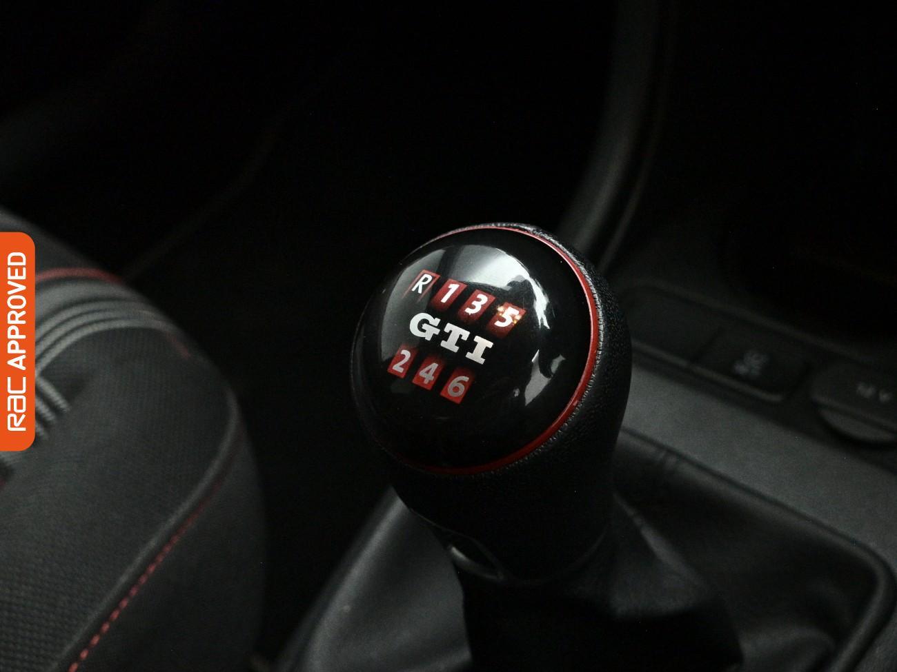 Volkswagen Up! view 18