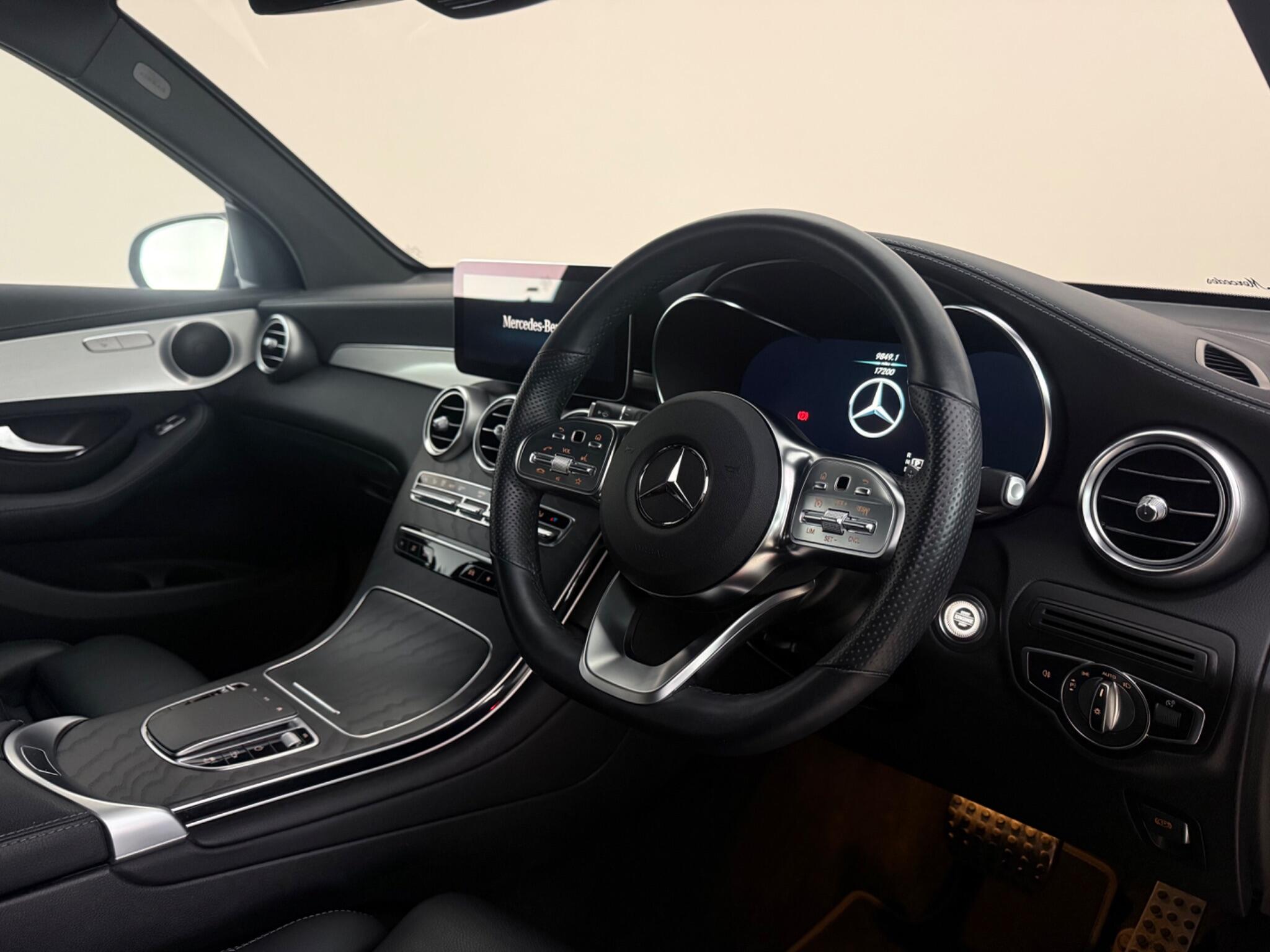 Mercedes-Benz GLC view 3