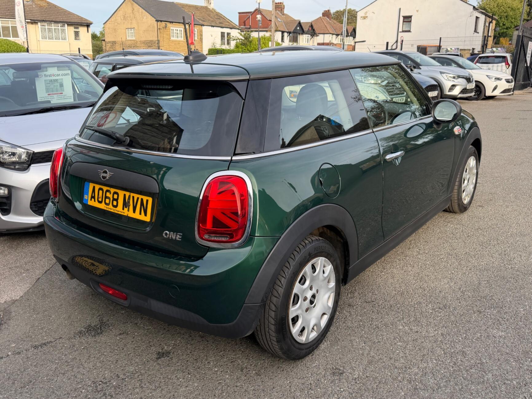 Mini Hatch view 6