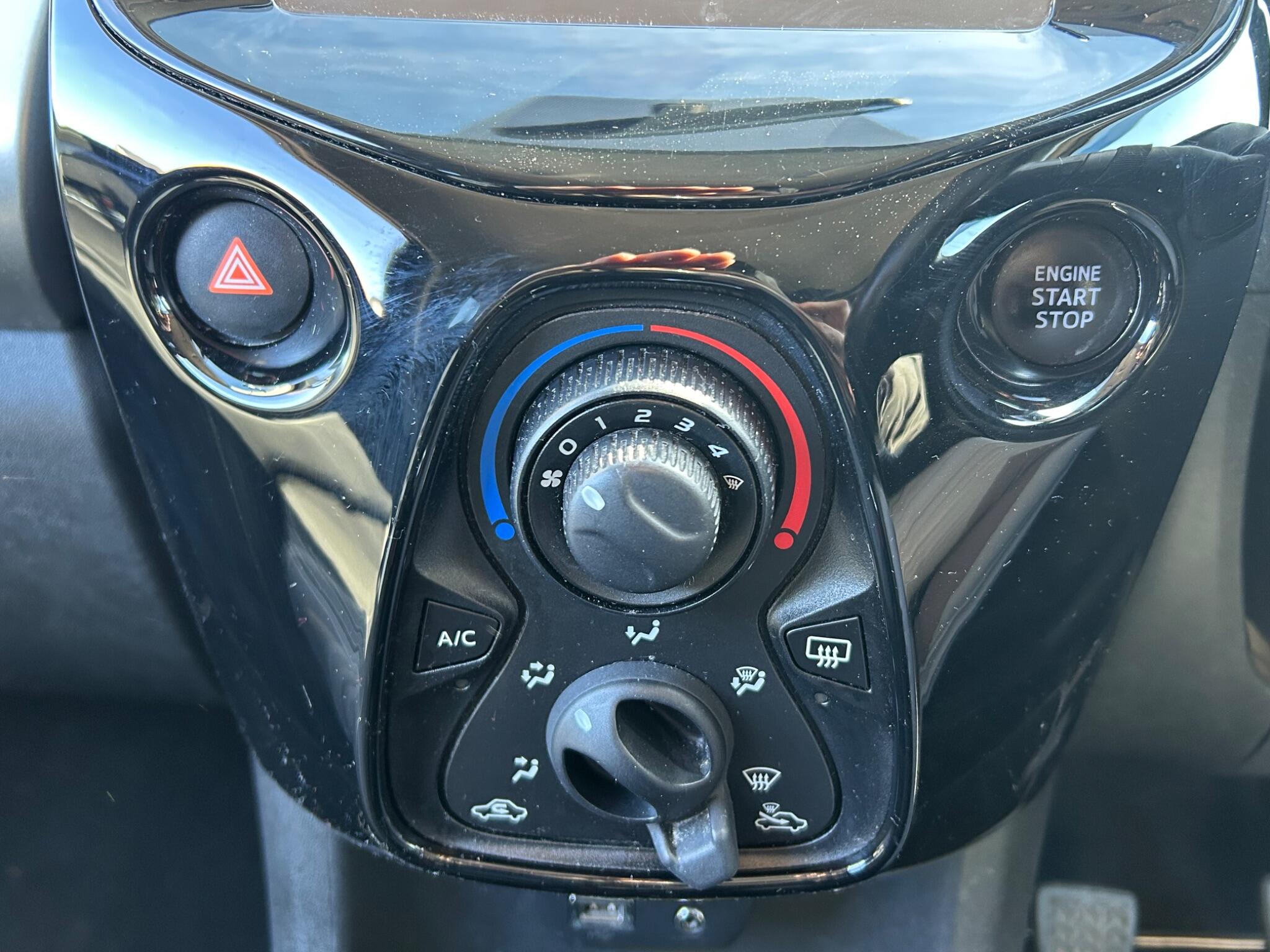 Peugeot 108 view 19