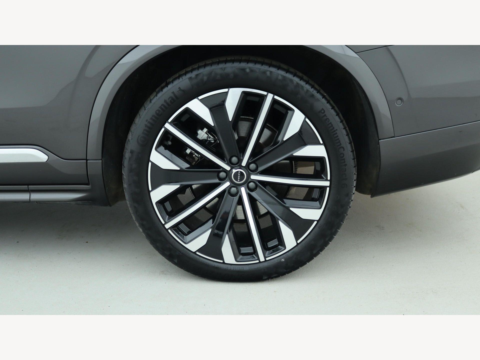 Volvo XC90 view 12