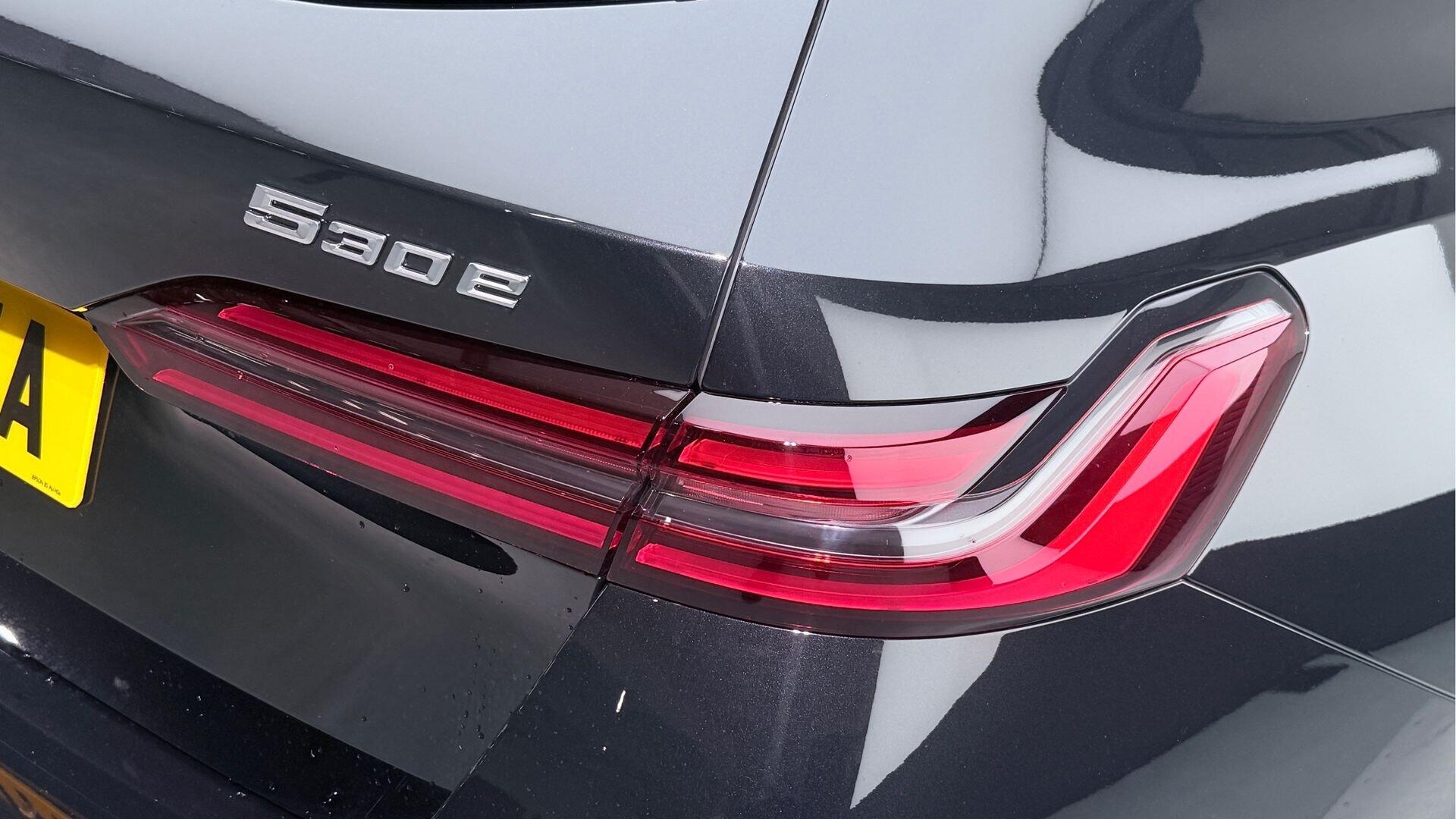 BMW 5 Series view 22
