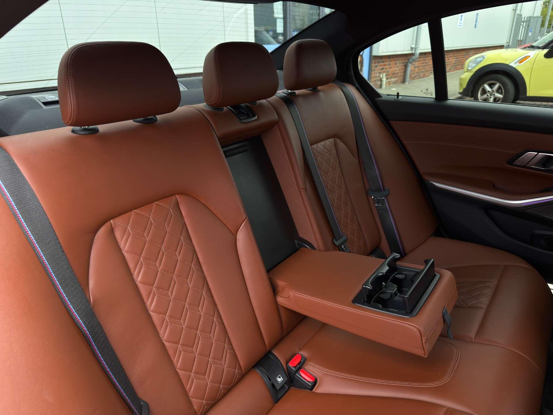 BMW 3 Series view 17