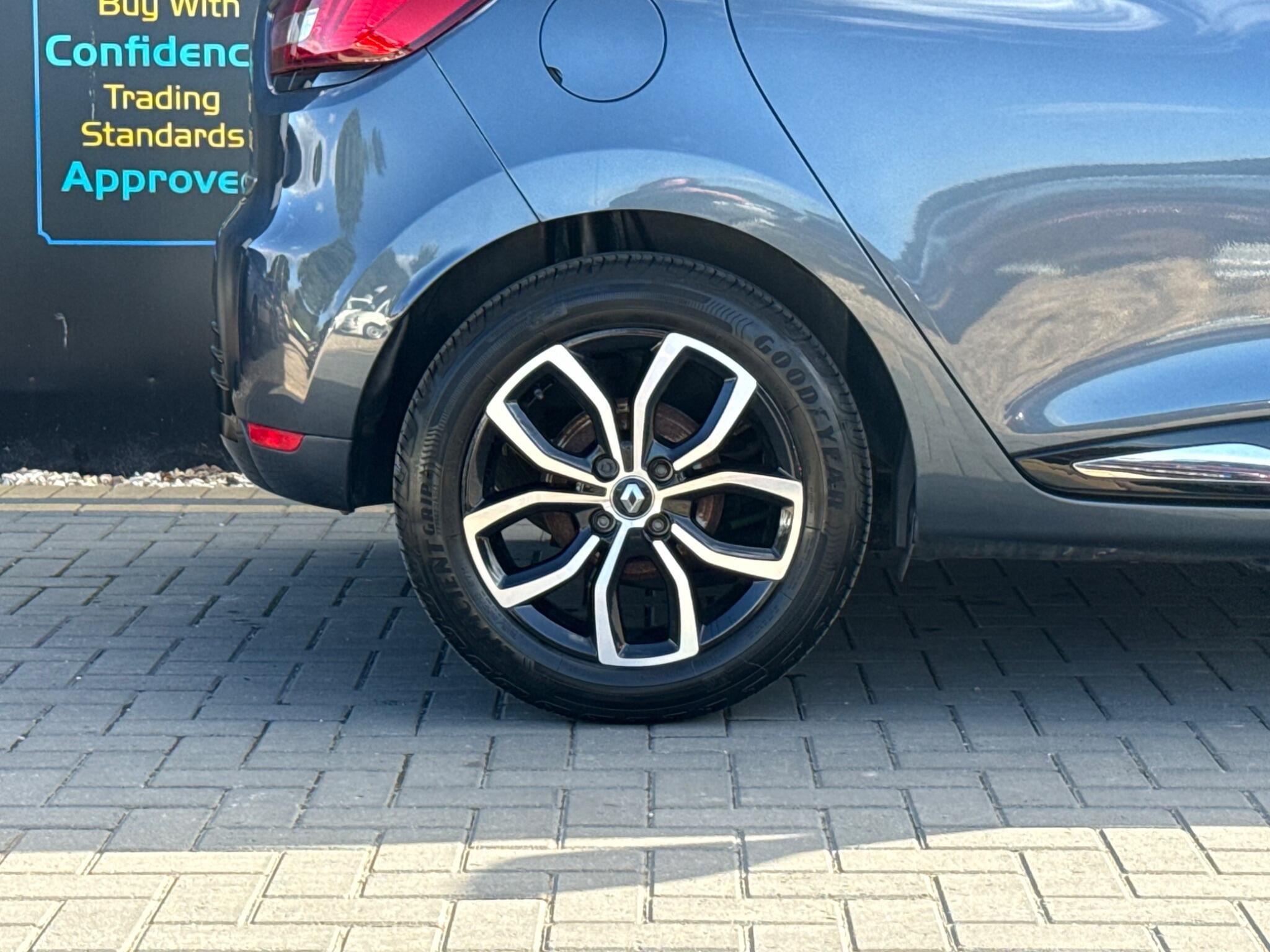 Renault Clio view 14