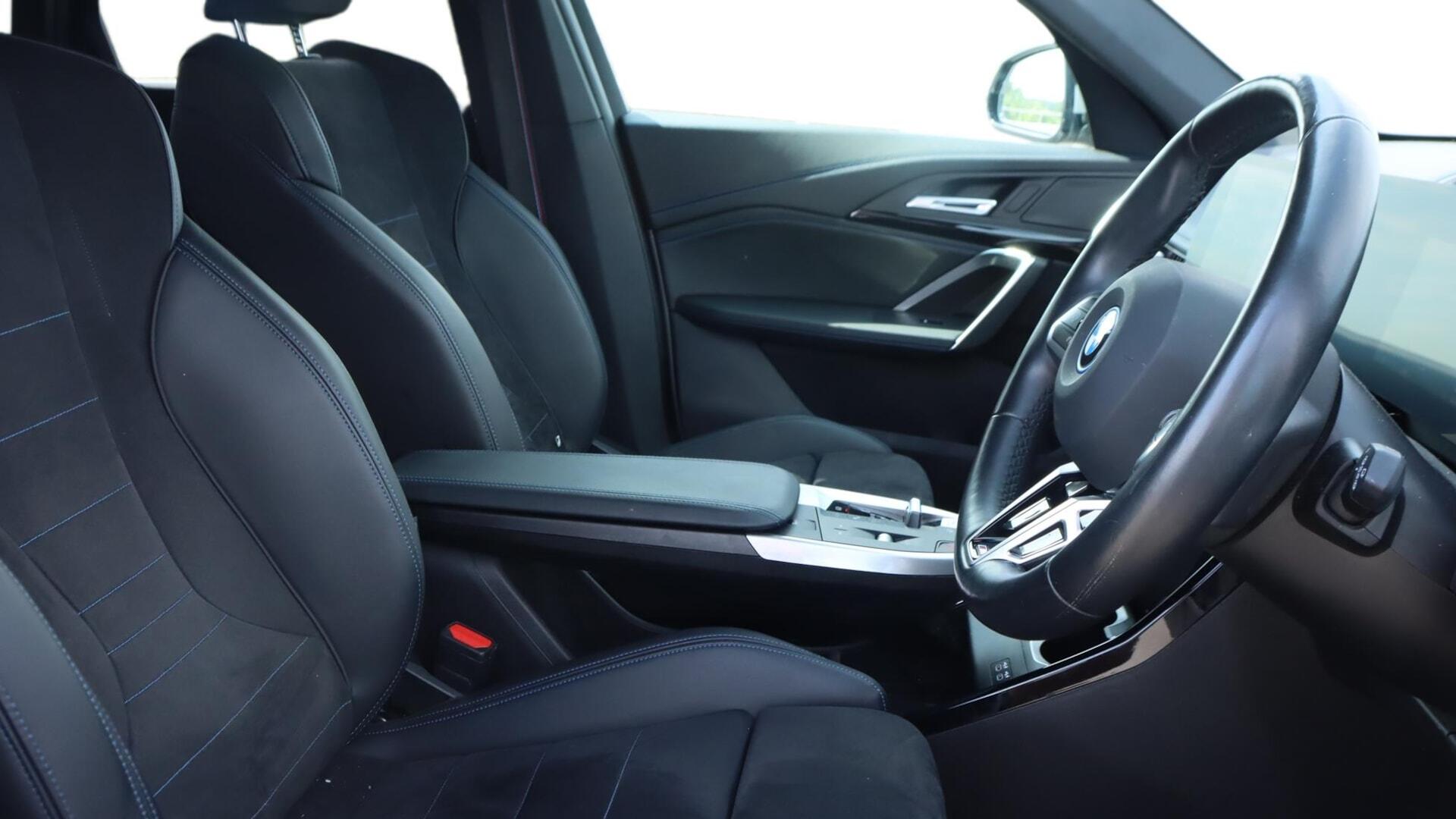 BMW Ix1 view 11