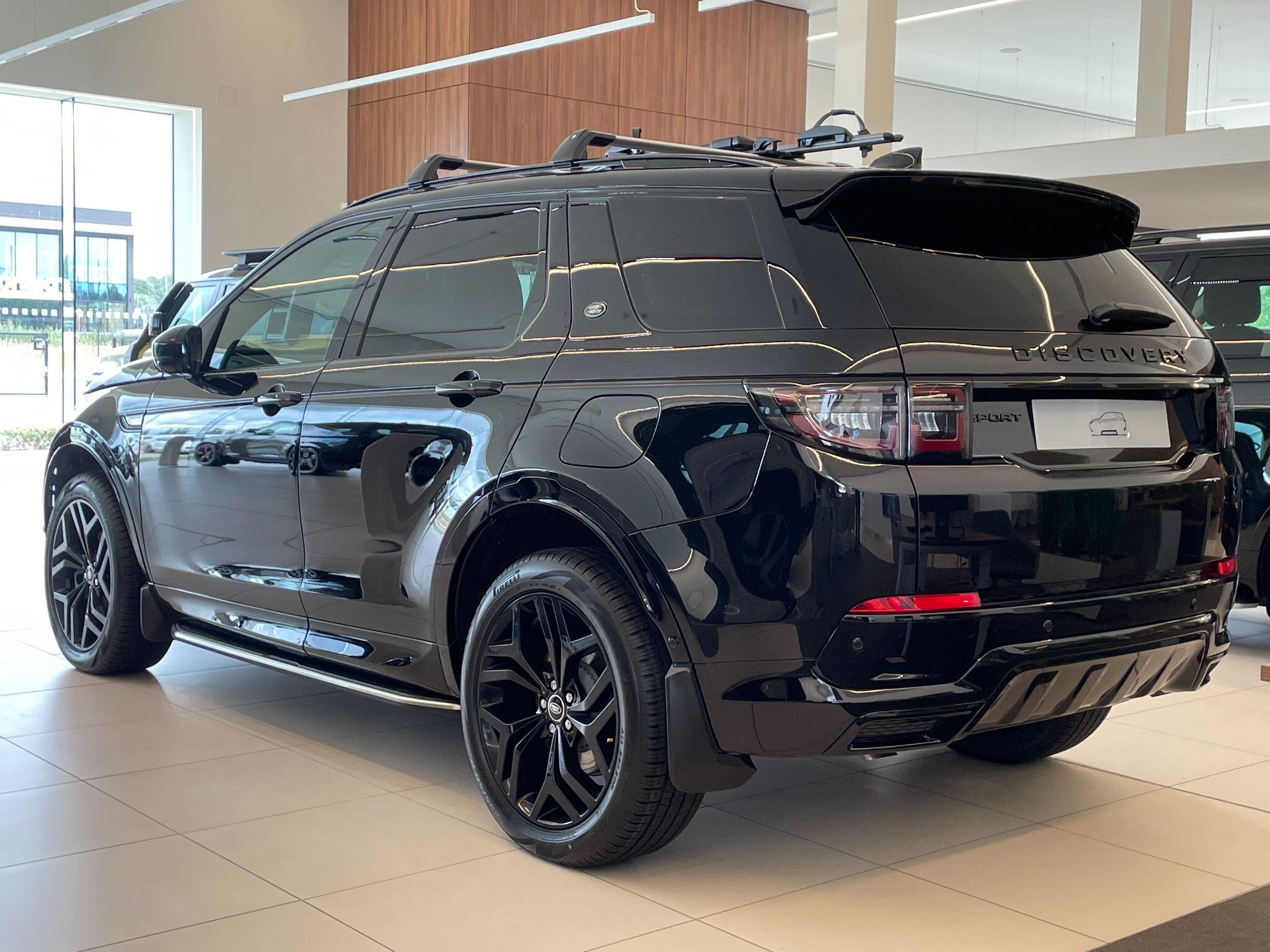 Land Rover Discovery Sport view 4