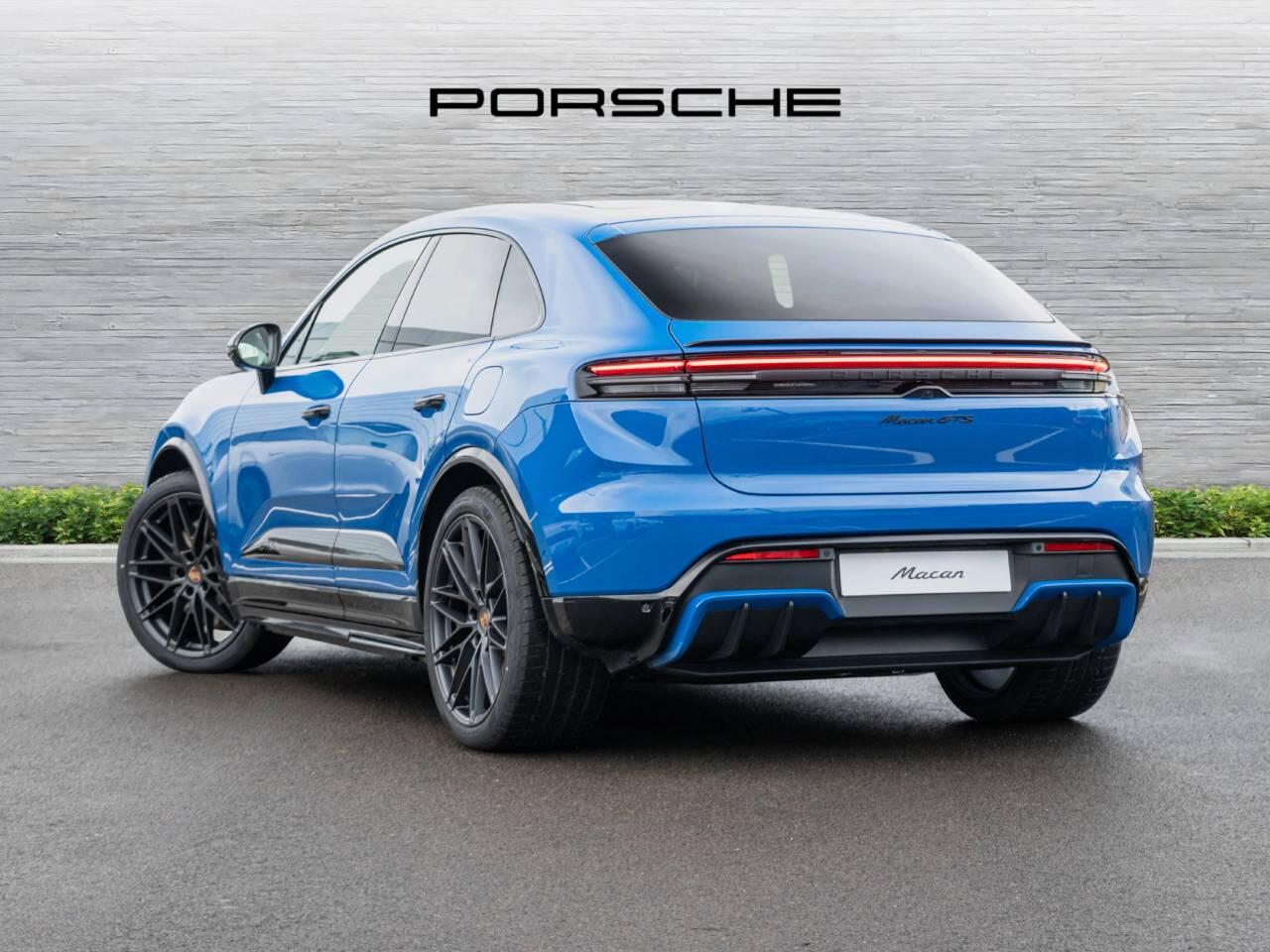 Porsche Macan view 3