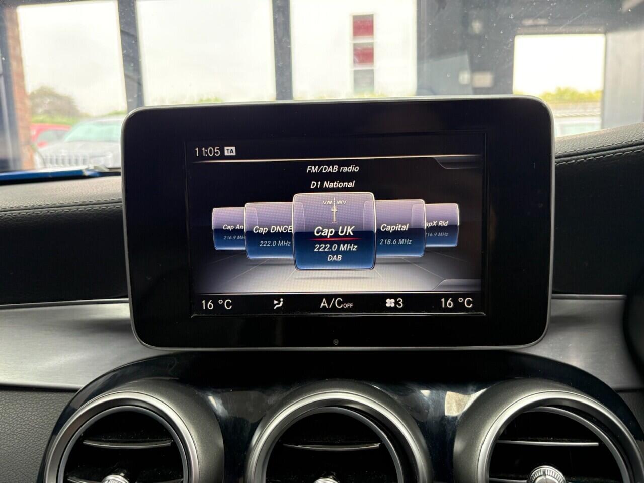 Mercedes-Benz C-Class view 24
