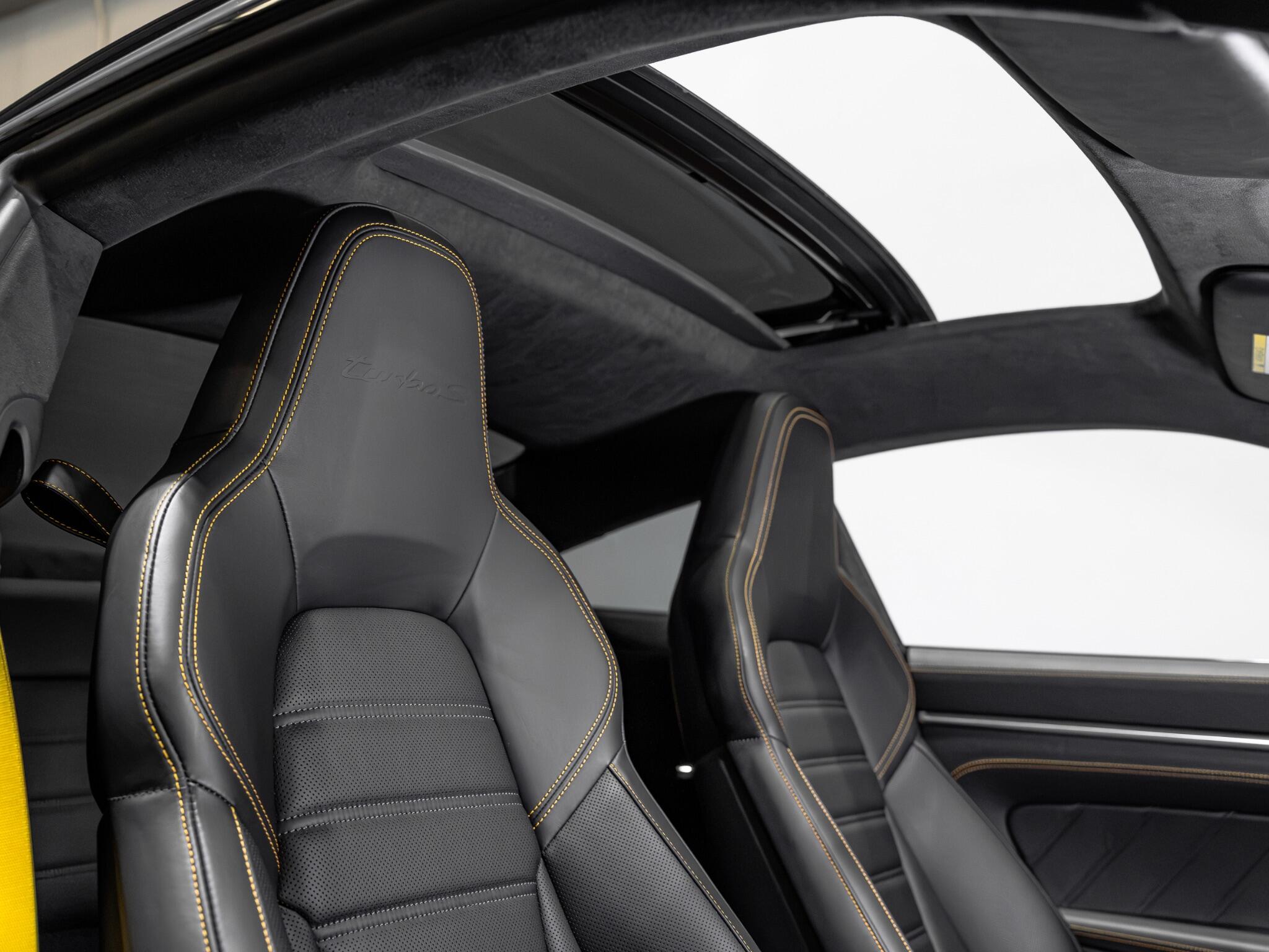 Porsche 911 view 28