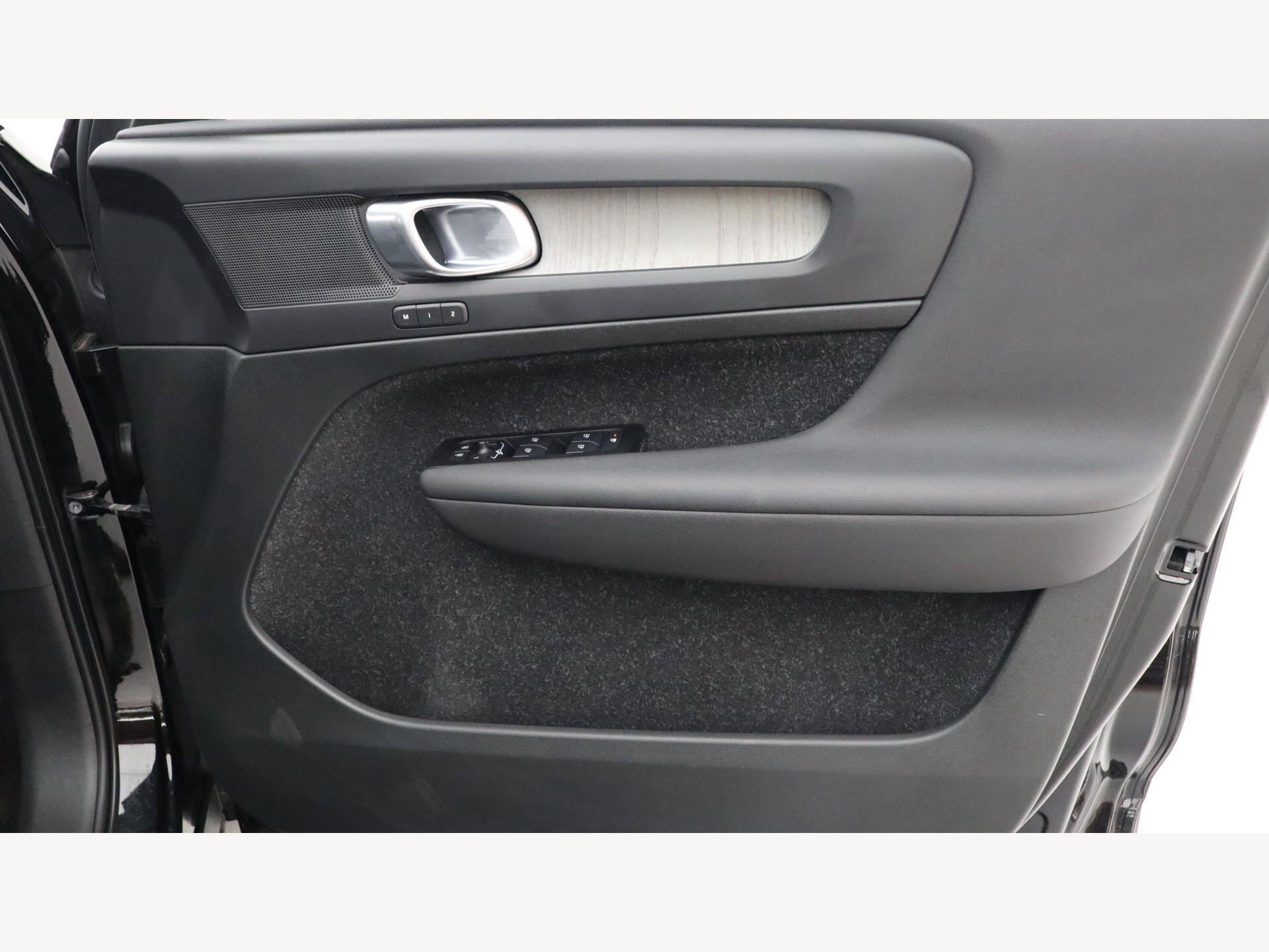 Volvo XC40 view 27