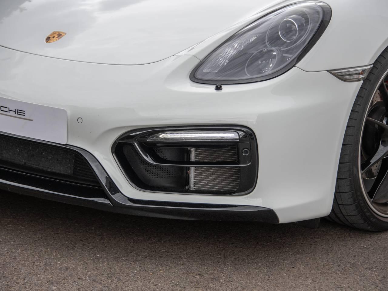 Porsche Cayman view 9