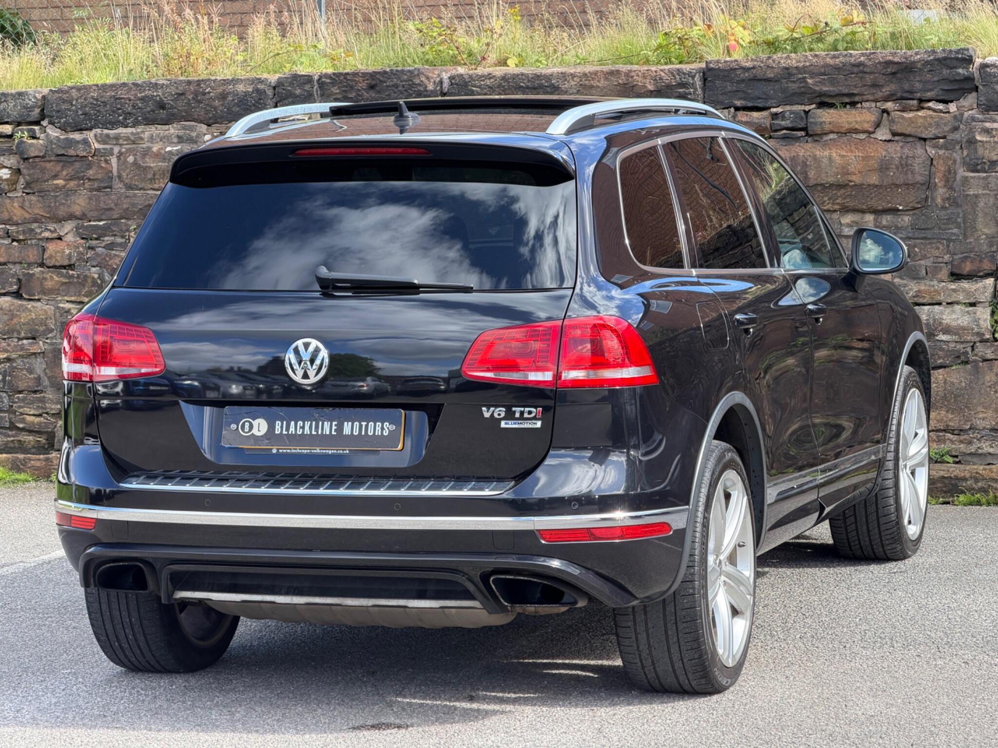 Volkswagen Touareg view 7