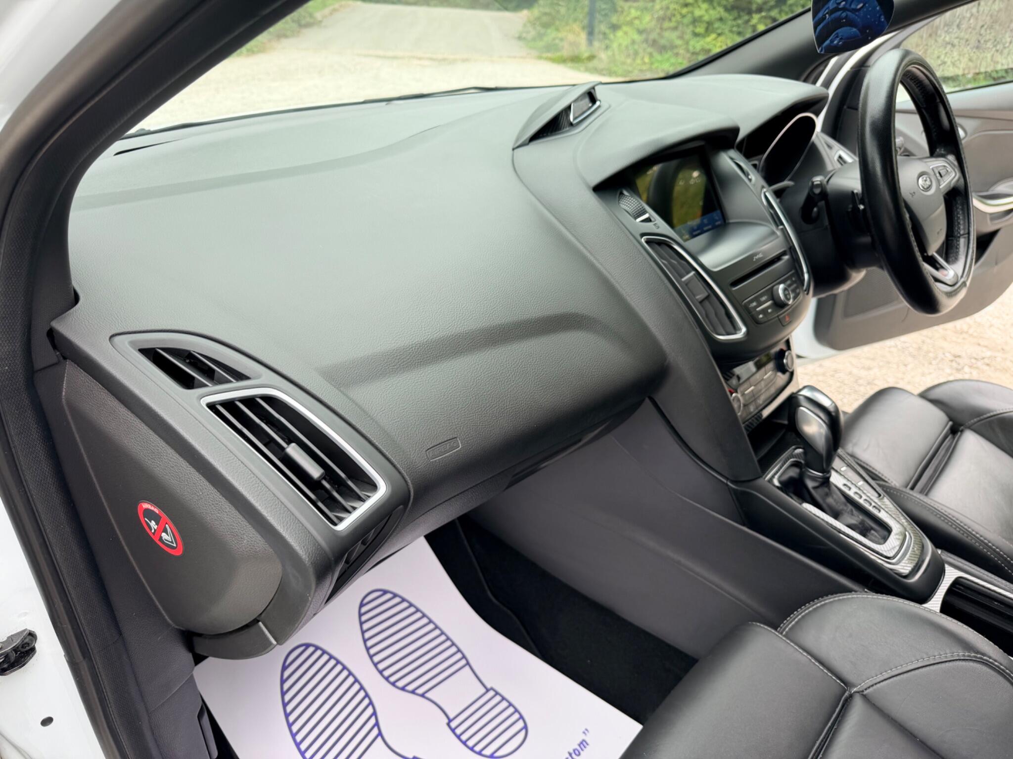 Ford Focus view 12
