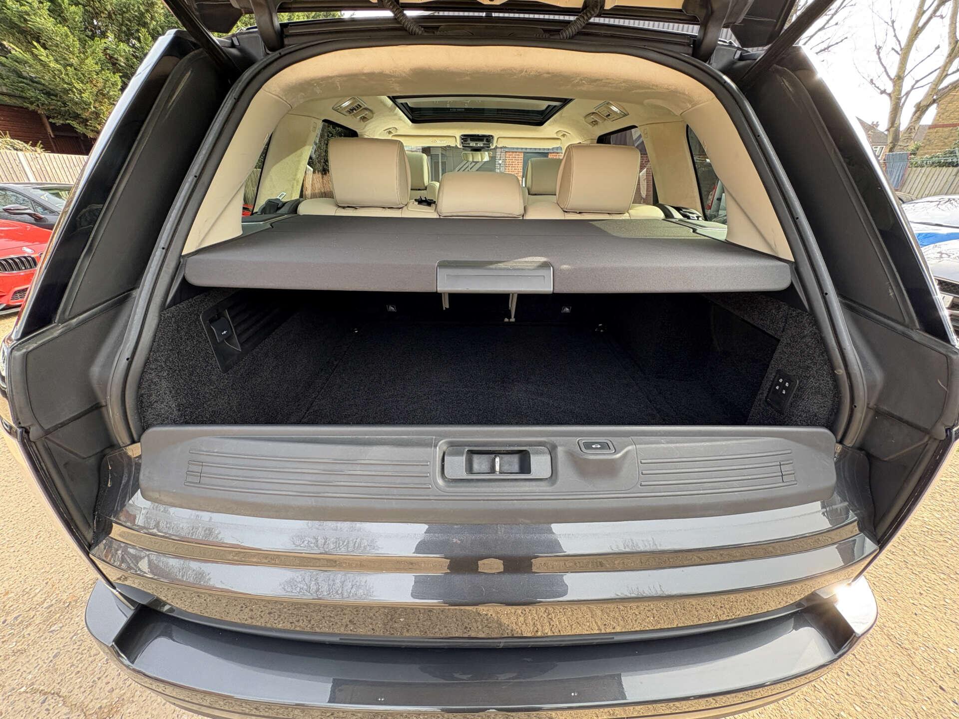 Land Rover Range Rover view 53